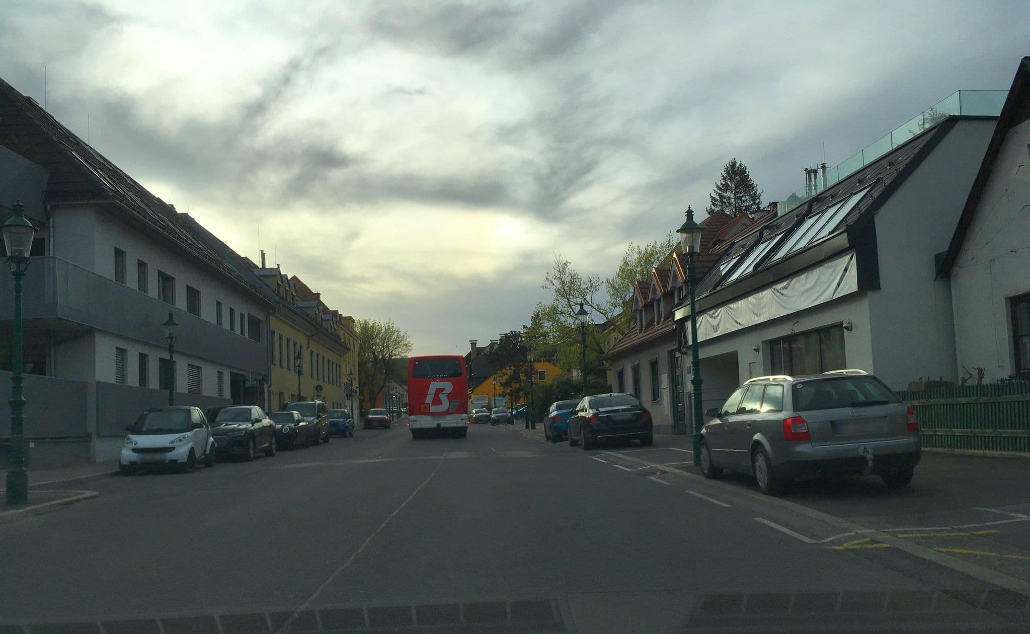 Street view near Martin Graninger Gesellschaft, Döbling — © istefanos (CC BY-SA · Mapillary)