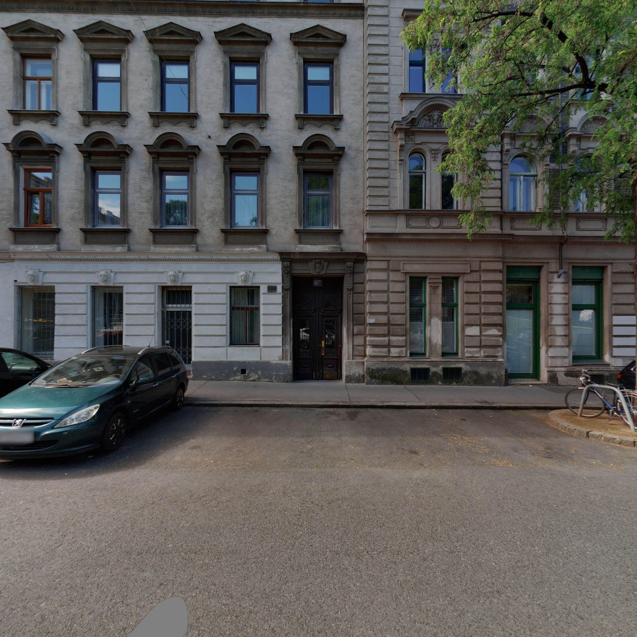 Street view near Appartements Serafin, Fünfhaus — © eliasgander (CC BY-SA · Mapillary)