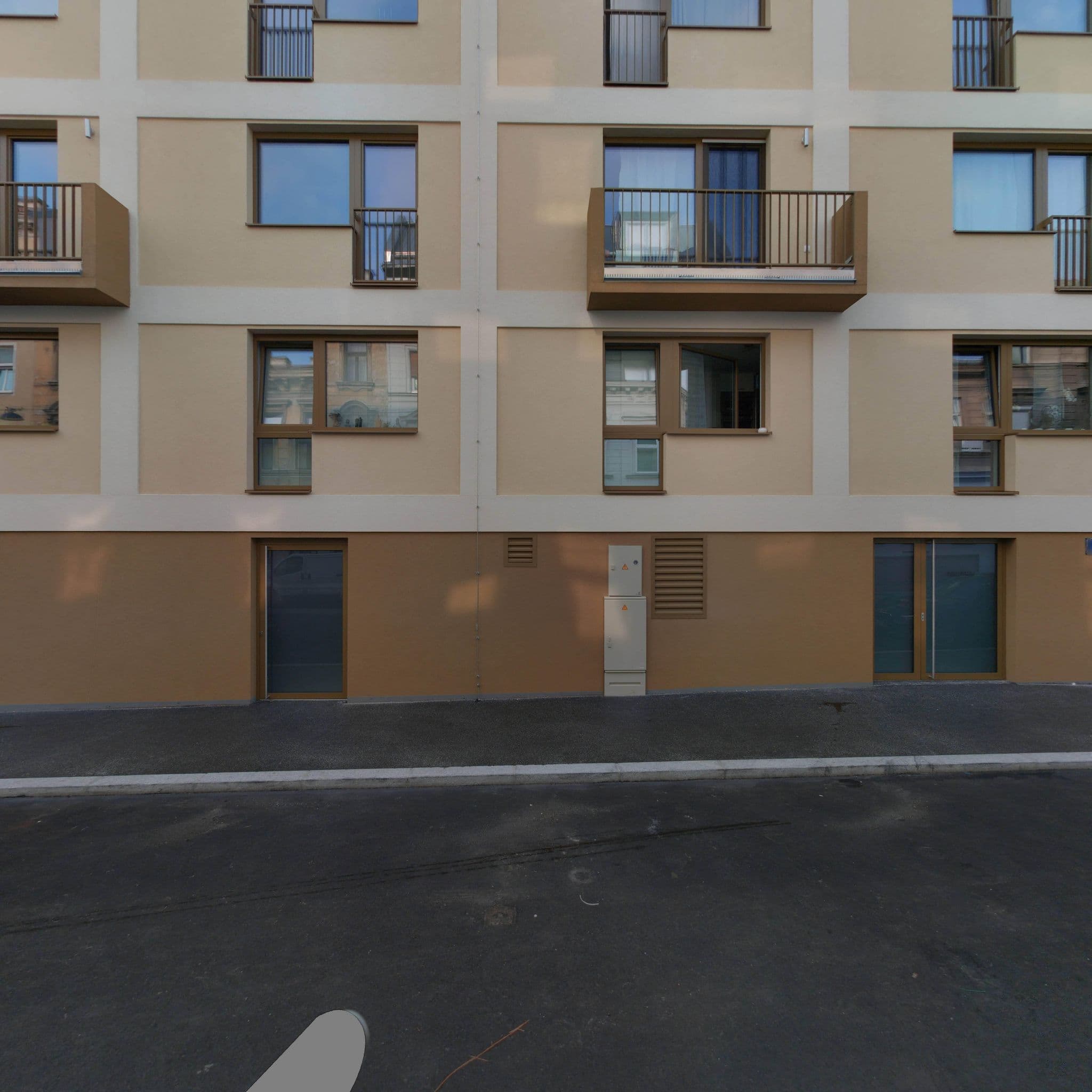 Street view near Carina Hotel Vienna, Hernals — © eliasgander (CC BY-SA · Mapillary)