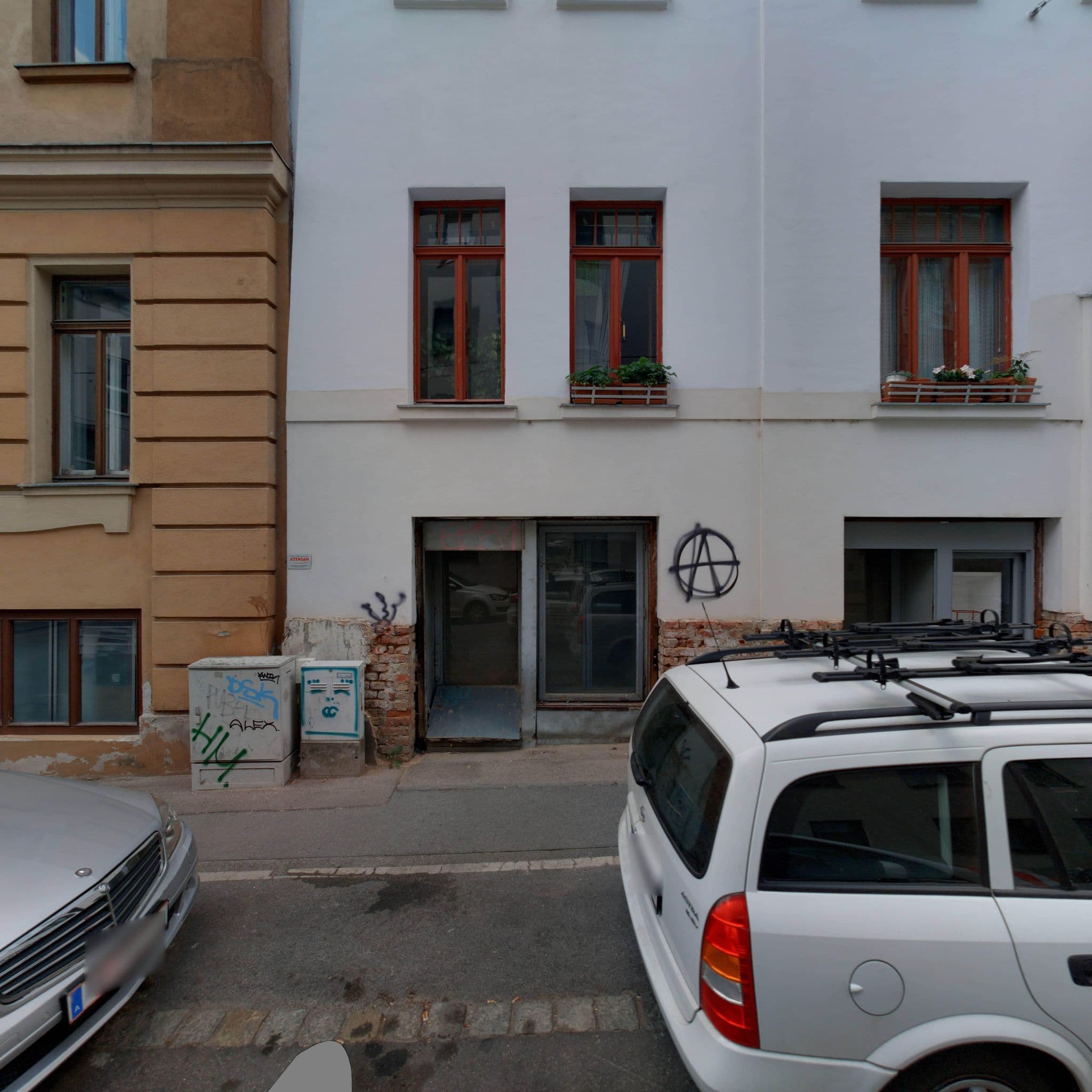 Street view near Suites Vienna, Fünfhaus — © eliasgander (CC BY-SA · Mapillary)