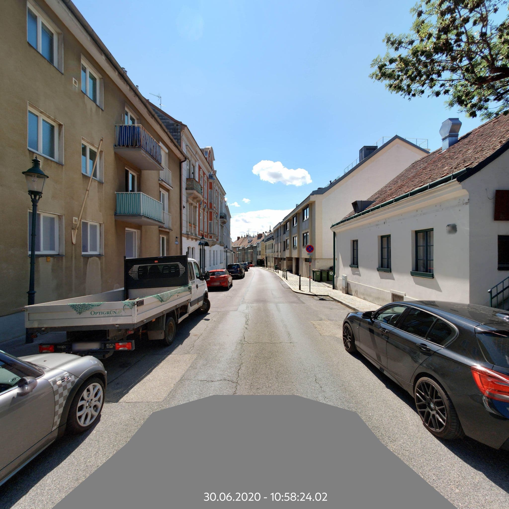 Street view near S&N Gastronomie Betriebs GmbH, Döbling — © eliasgander (CC BY-SA · Mapillary)