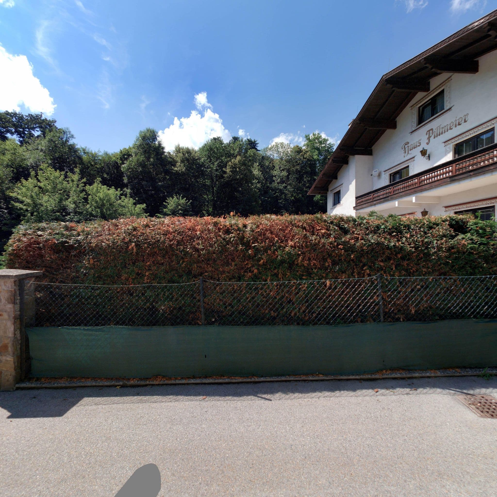 Street view near Gerhard Pillmeier, Mauerbach — © eliasgander (CC BY-SA · Mapillary)