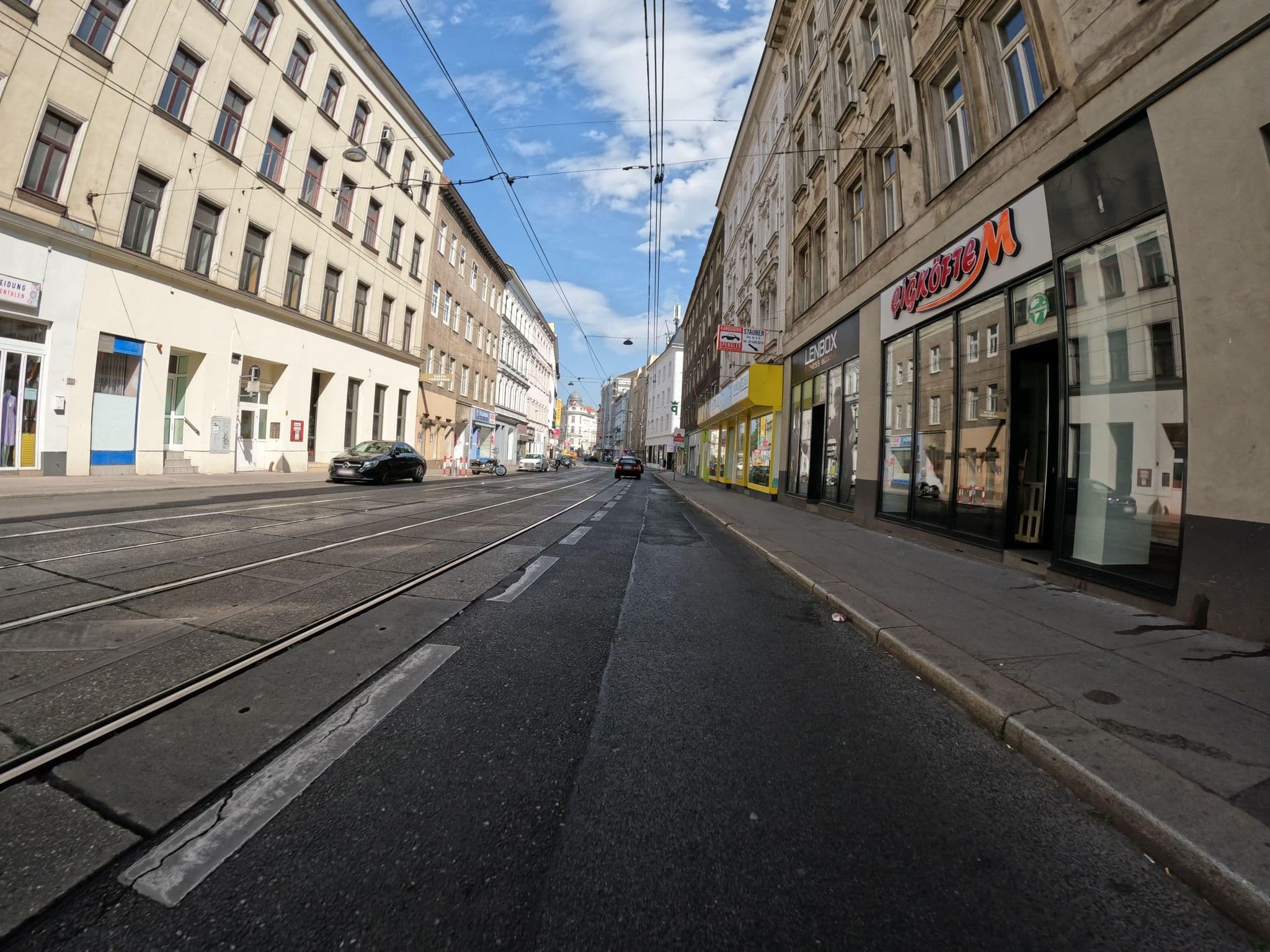 Street view near Hotel in Hernals, Josefstadt — © erias (CC BY-SA · Mapillary)