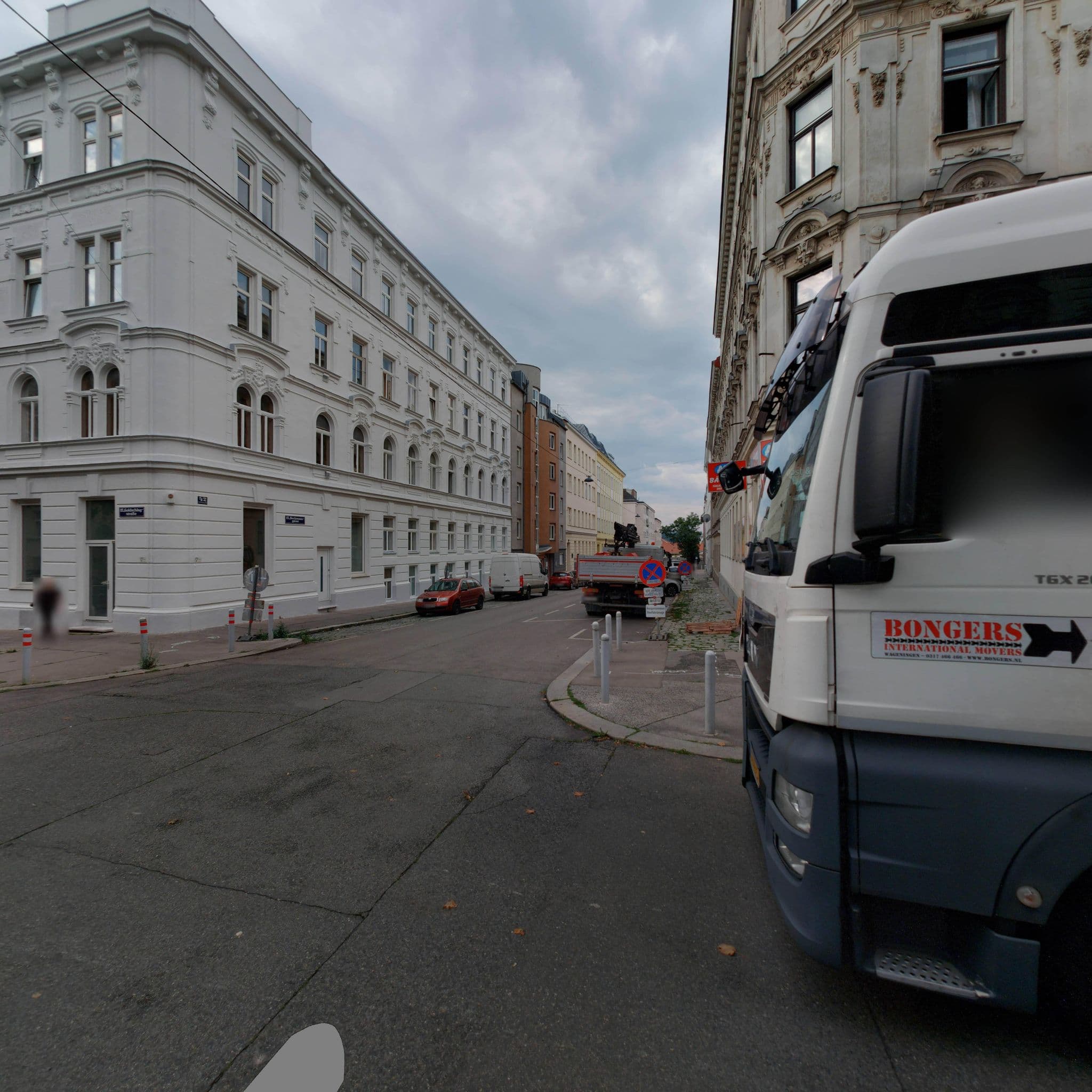 Street view near MIRIC und Co, Fünfhaus — © eliasgander (CC BY-SA · Mapillary)