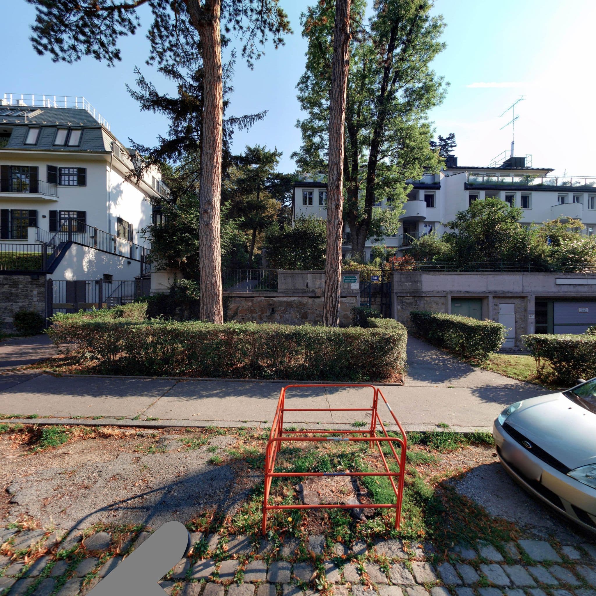 Street view near Studentenheim Bodenkultur, Hernals — © eliasgander (CC BY-SA · Mapillary)
