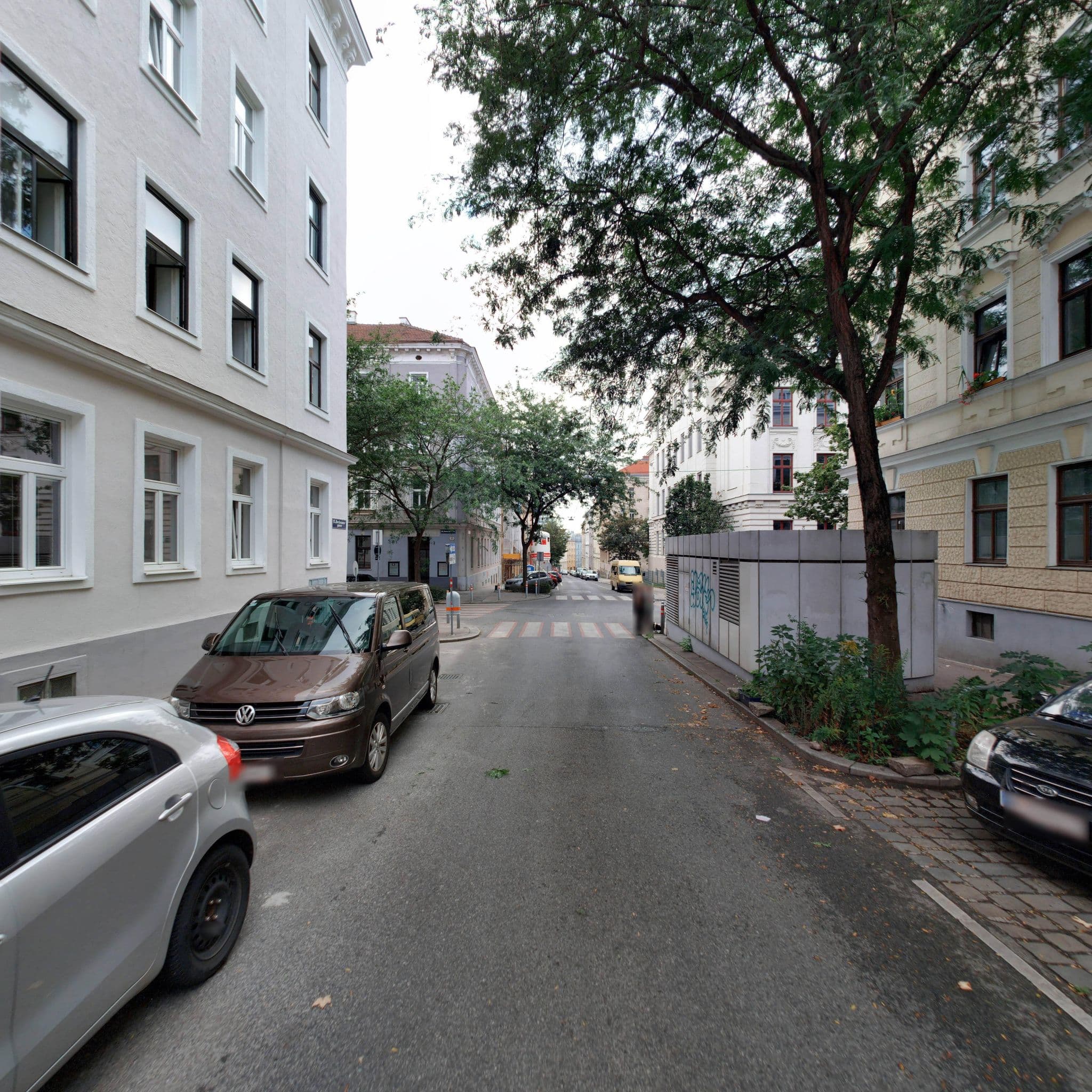 Street view near Victoria Chirca, Fünfhaus — © eliasgander (CC BY-SA · Mapillary)
