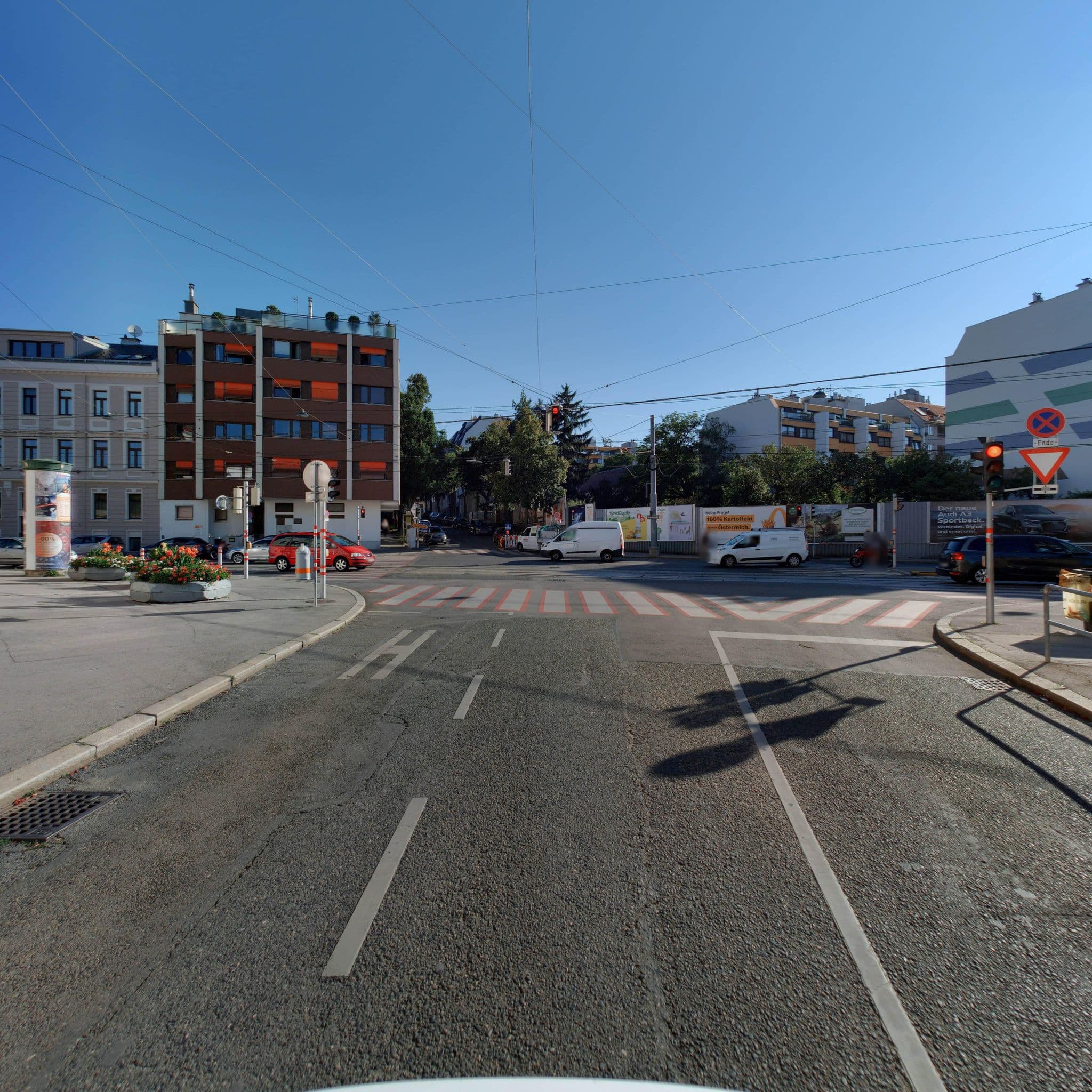 Street view near Apartment Vacha Linzerstrasse, Penzing — © eliasgander (CC BY-SA · Mapillary)
