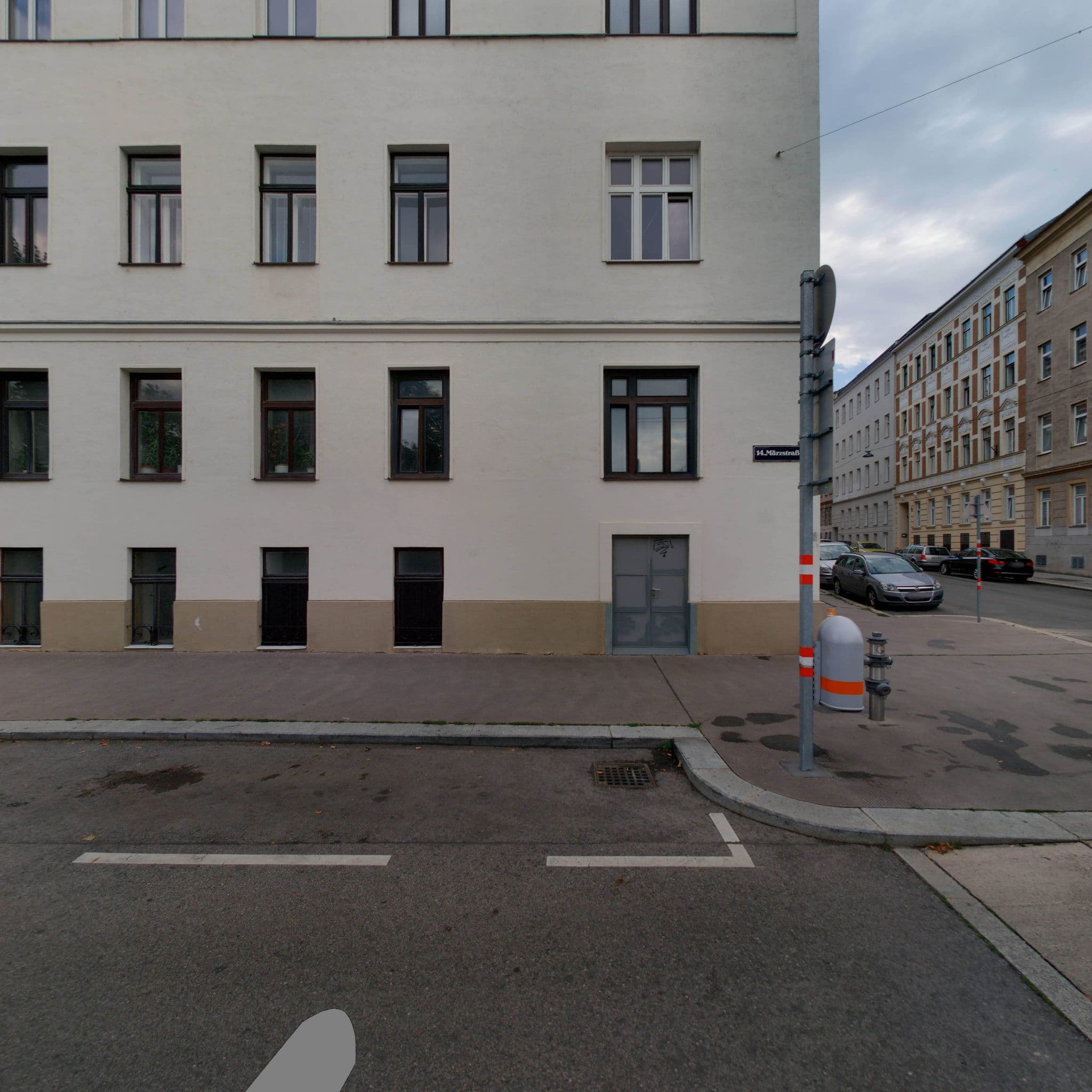 Street view near Yasar Togay, Fünfhaus — © eliasgander (CC BY-SA · Mapillary)
