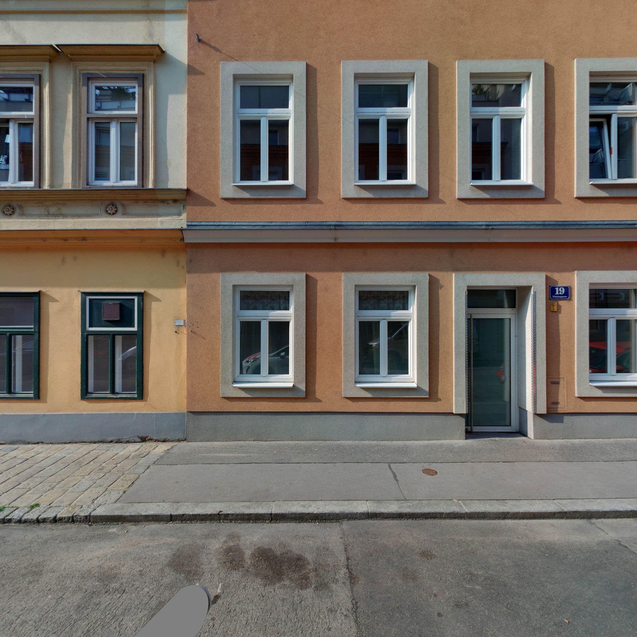 Street view near Siebenhofer Petra, Hernals — © eliasgander (CC BY-SA · Mapillary)