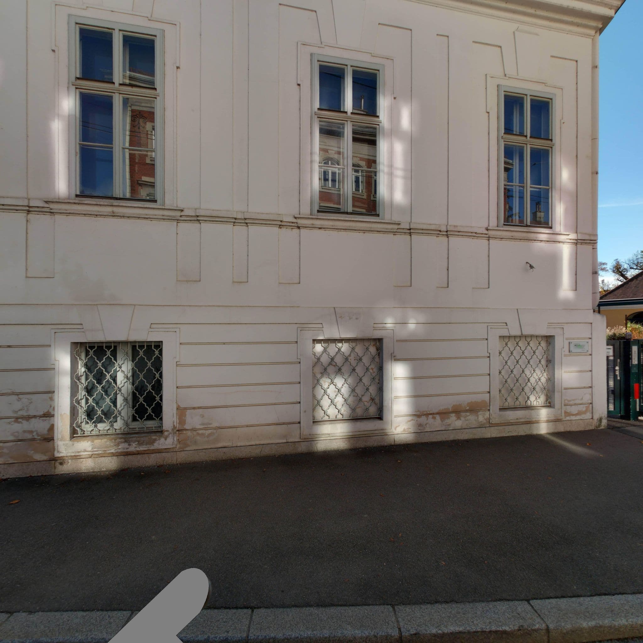 Street view near Europahaus Wien - Seminarhotel / Event und Hochzeitslocation, Penzing — © eliasgander (CC BY-SA · Mapillary)