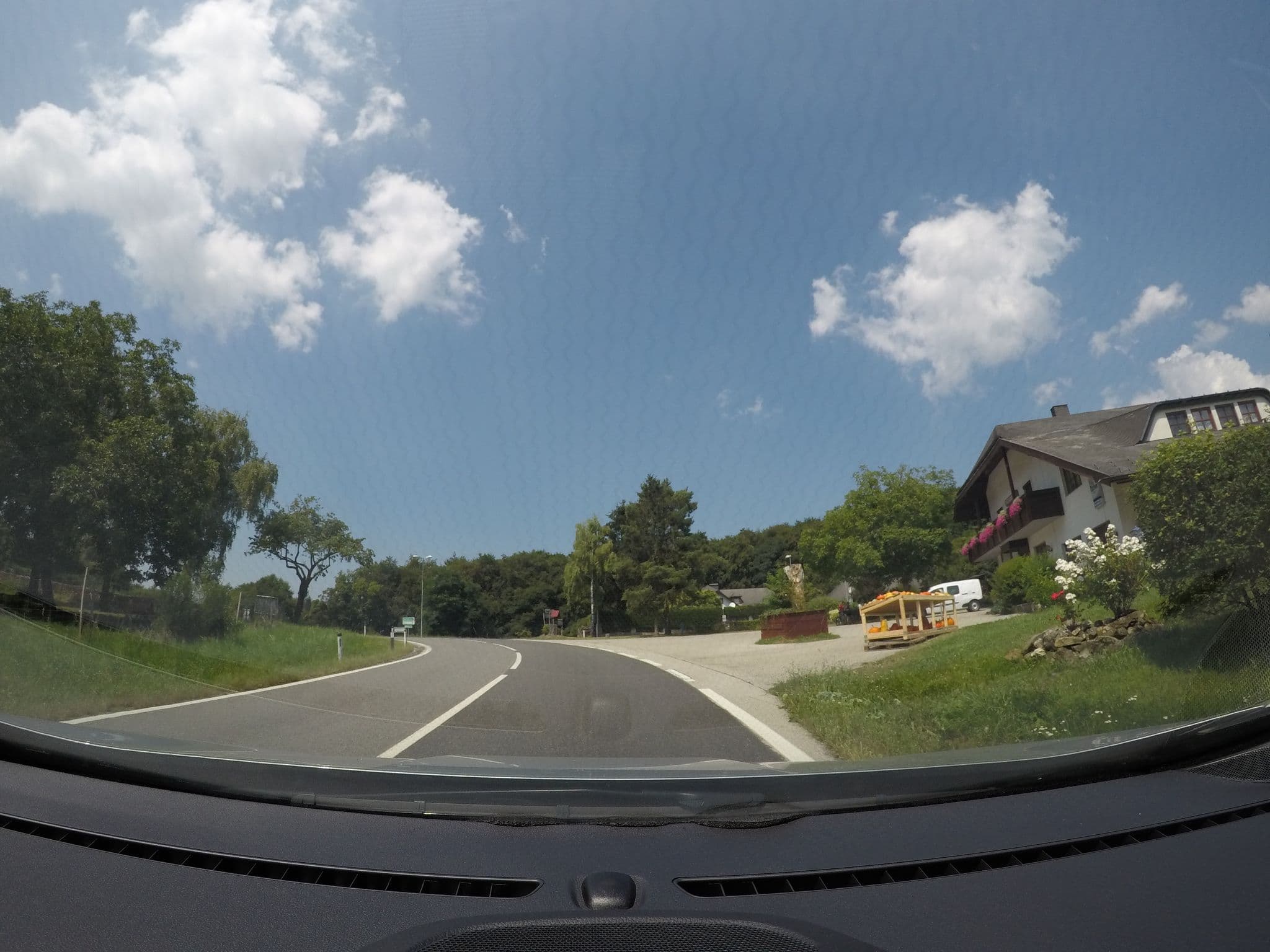 Street view near Passauerhof - Beate Königsecker, Mauerbach — © tswa (CC BY-SA · Mapillary)