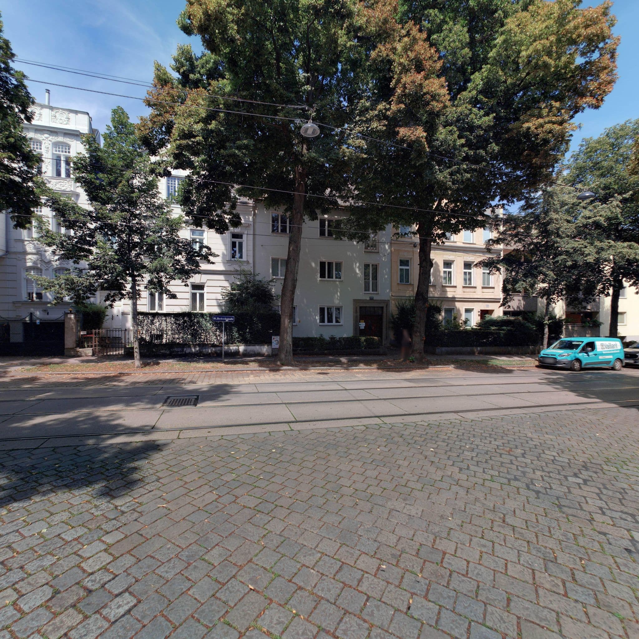 Street view near Lenhart Ferienwohnung, Hernals — © eliasgander (CC BY-SA · Mapillary)
