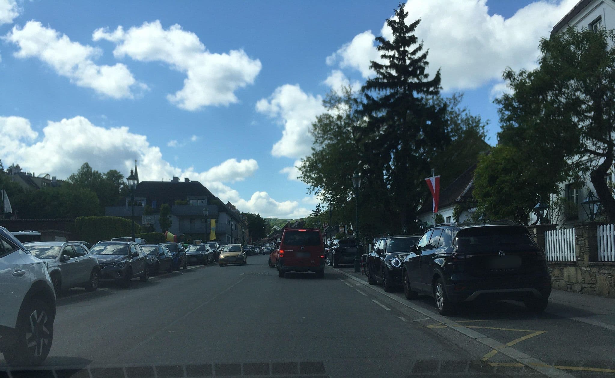 Street view near Hotel Landhaus Furgasslhuber, Döbling — © istefanos (CC BY-SA · Mapillary)
