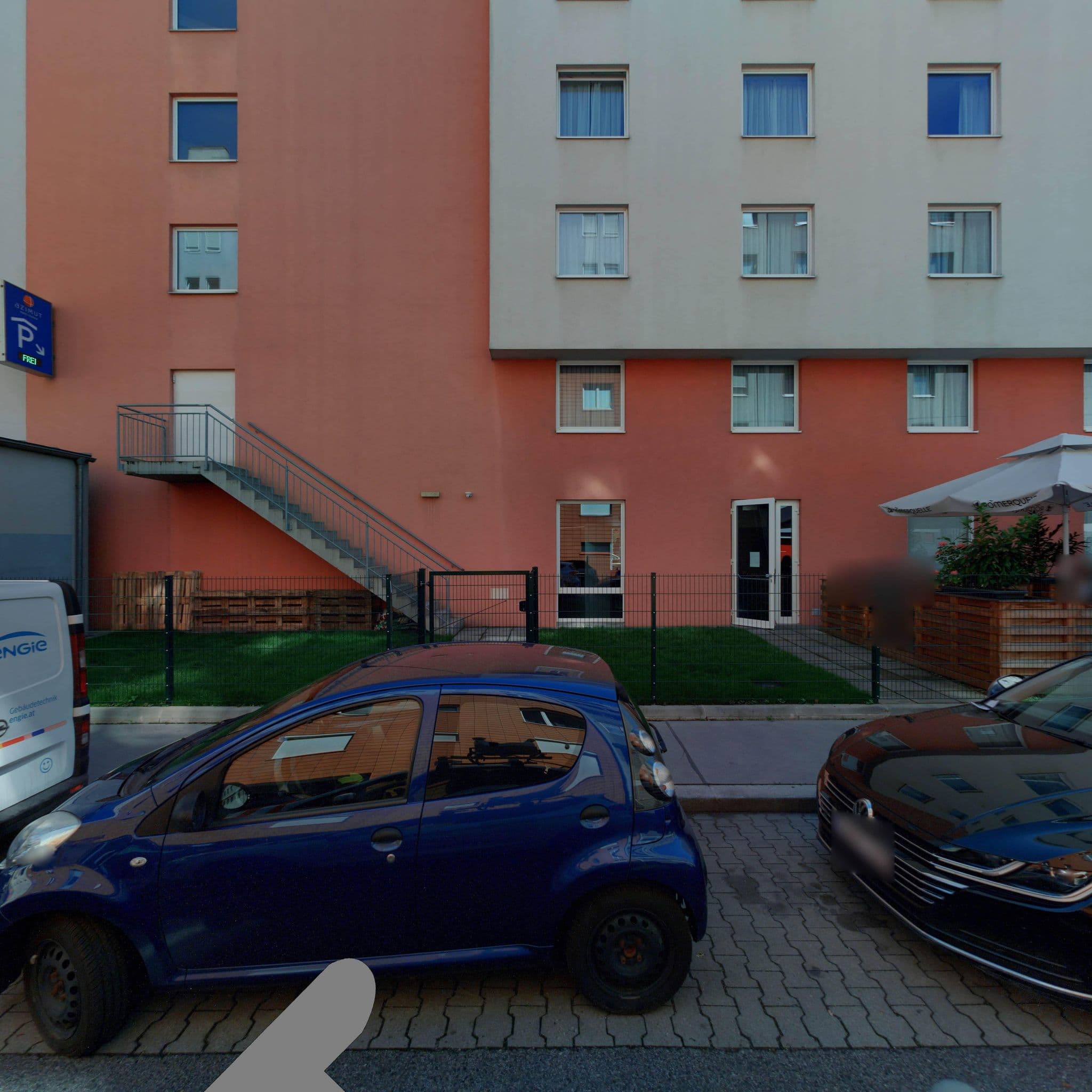 Street view near Tourotel Hotelbetriebs GmbH, Margareten — © eliasgander (CC BY-SA · Mapillary)