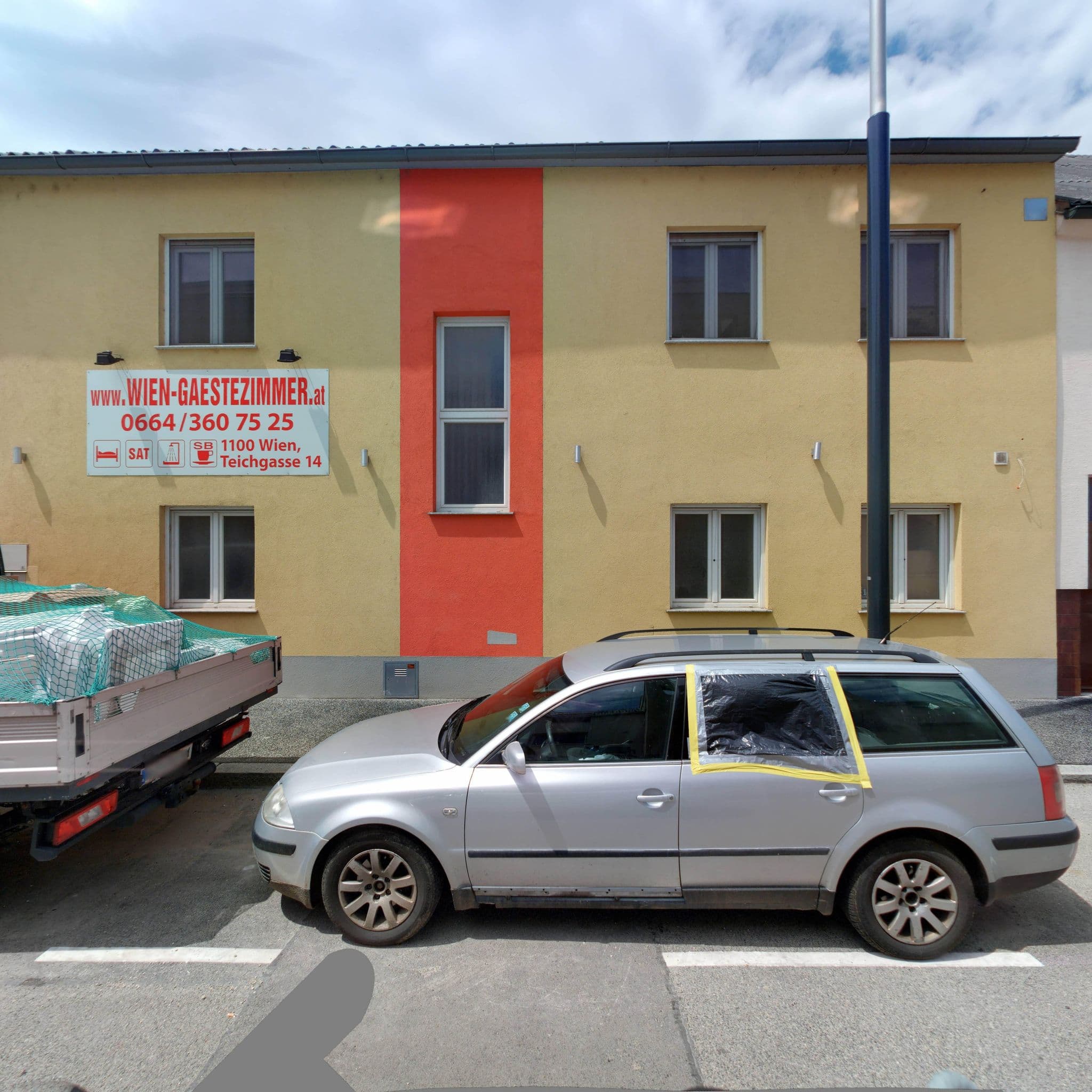 Street view near WIEN-GAESTEZIMMER Wohnen zum Träumen, Favoriten — © eliasgander (CC BY-SA · Mapillary)