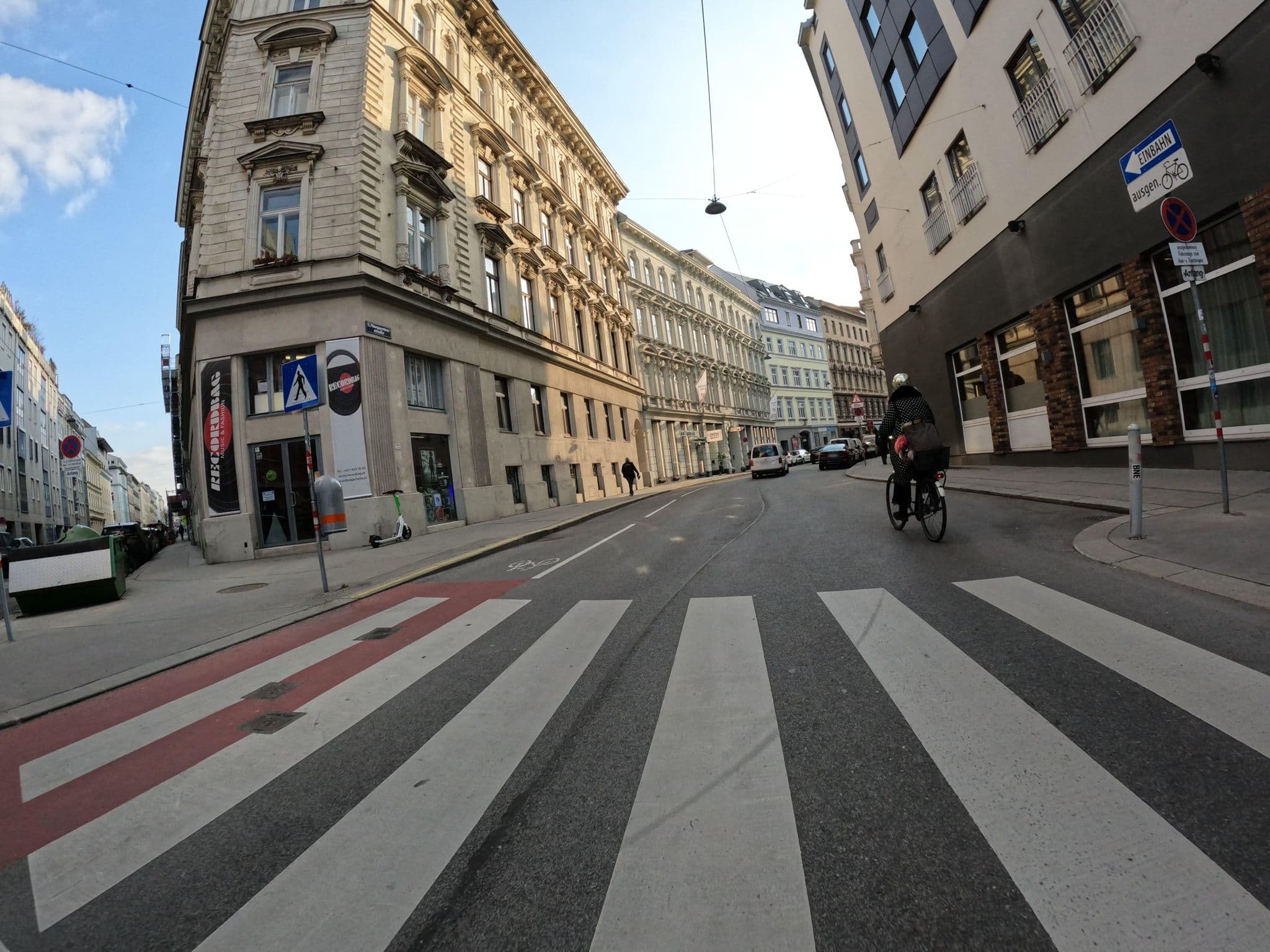 Street view near HPI Wien Hotelbesitz GmbH, Margareten — © erias (CC BY-SA · Mapillary)
