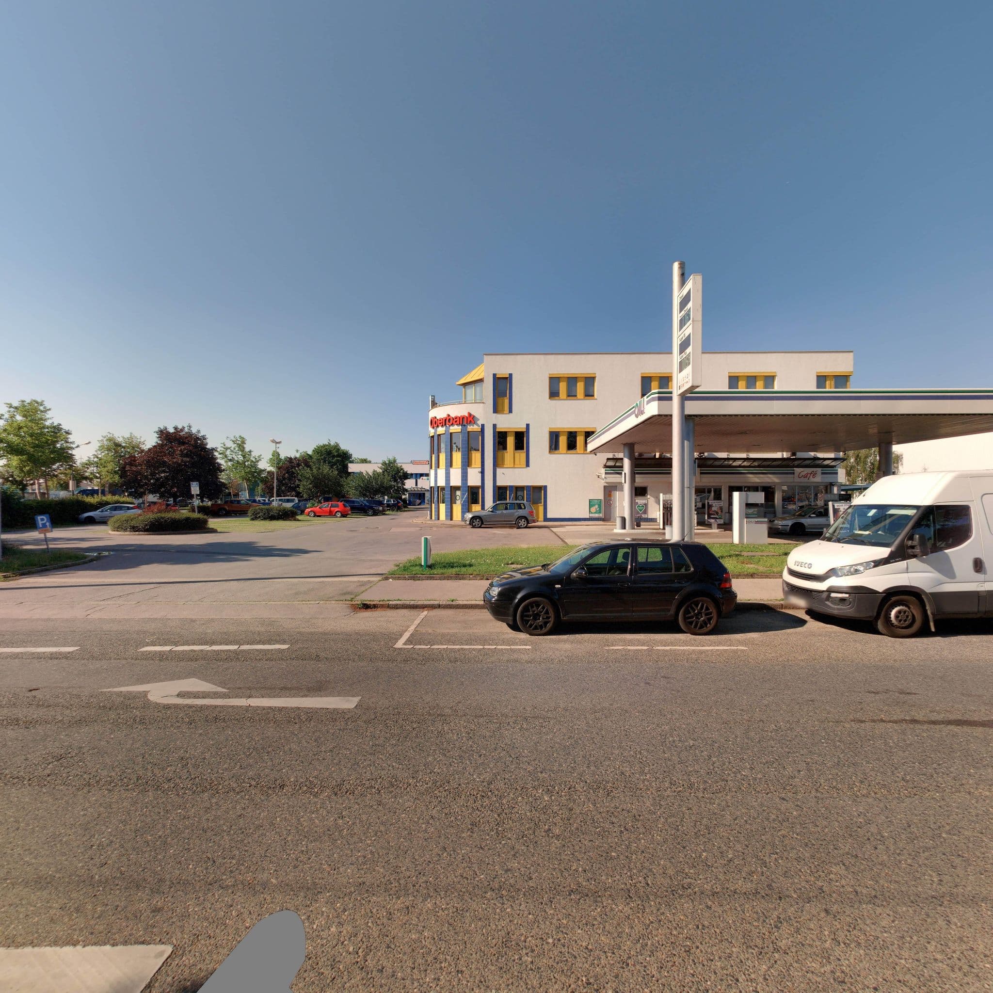 Street view near HTM Hotel und Tourismus Management GmbH, Vösendorf — © eliasgander (CC BY-SA · Mapillary)