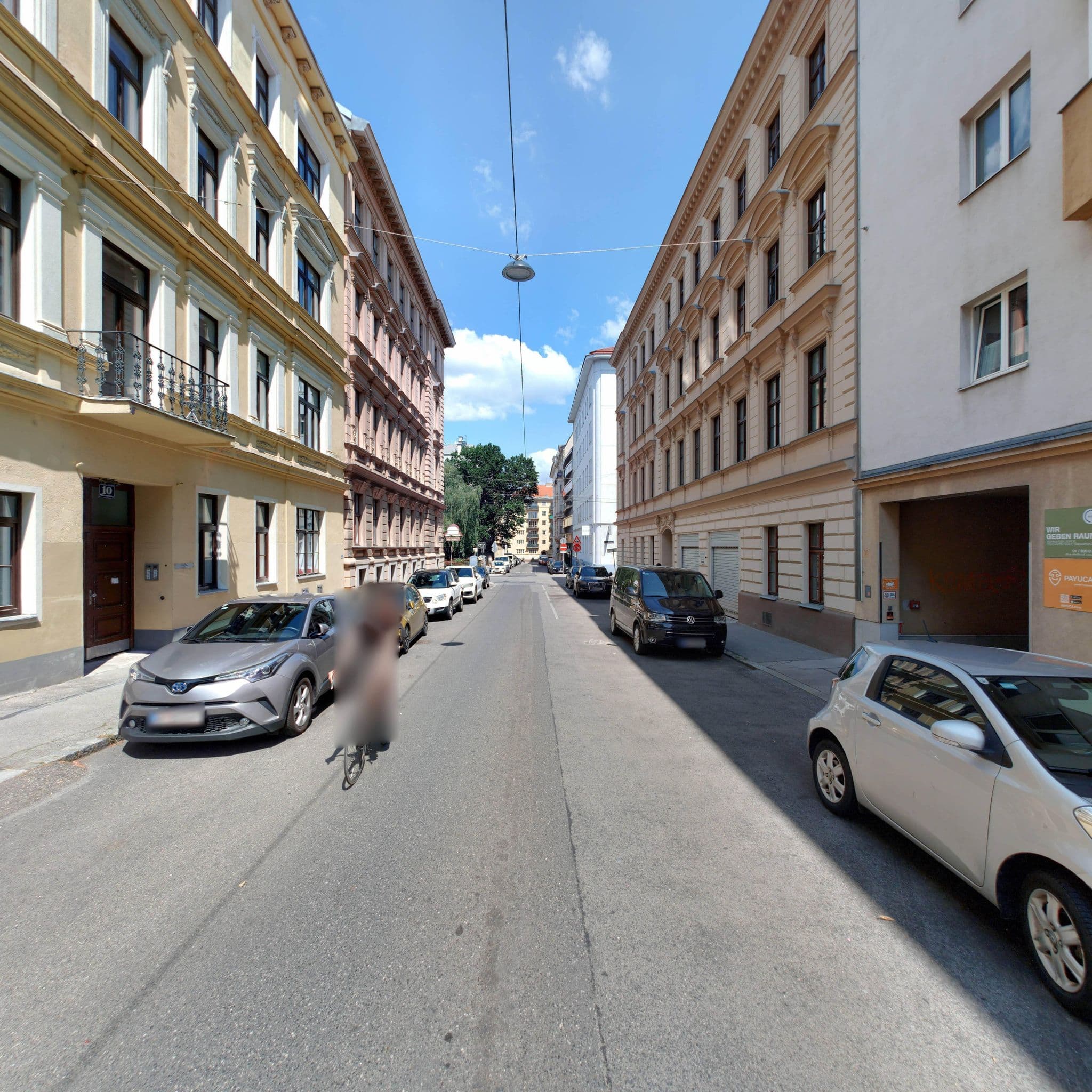 Street view near PAKAT Hotelbetrieb GmbH, Landstraße — © eliasgander (CC BY-SA · Mapillary)