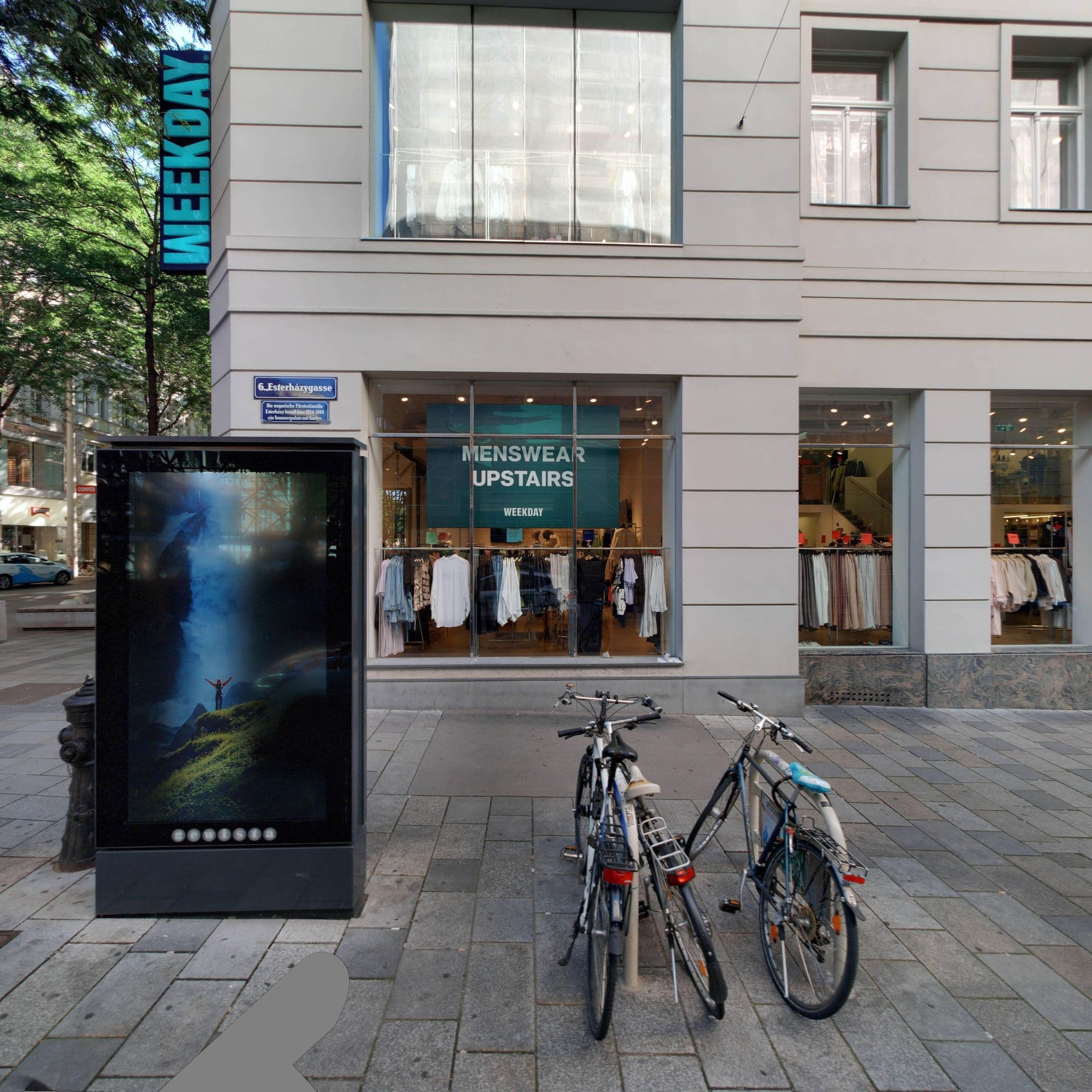 Street view near Bama Hotel- und Pensionsbetriebsgesellschaft m.b.H., Mariahilf — © eliasgander (CC BY-SA · Mapillary)