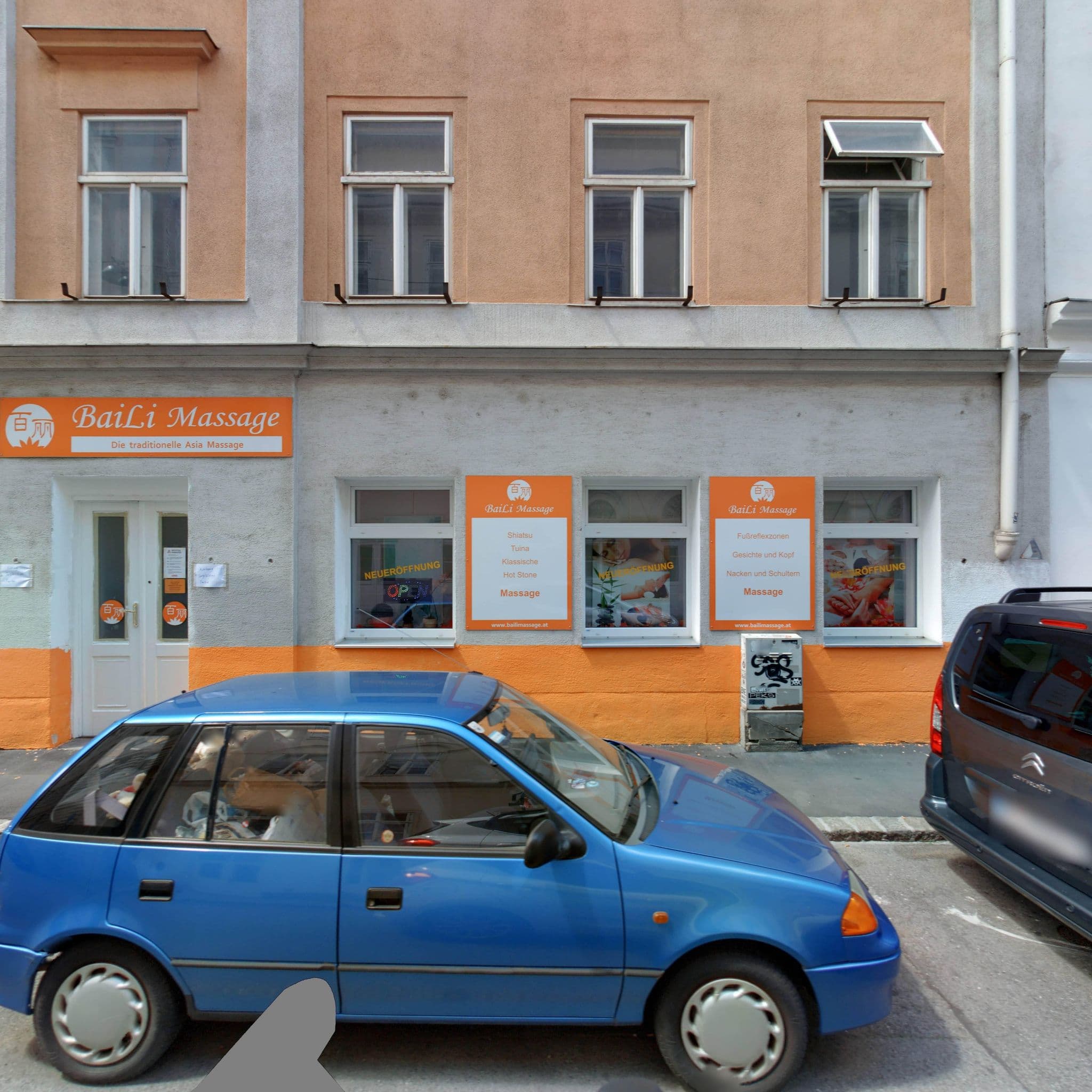 Street view near Viennaflat Apartments - Franzensgasse, Mariahilf — © eliasgander (CC BY-SA · Mapillary)
