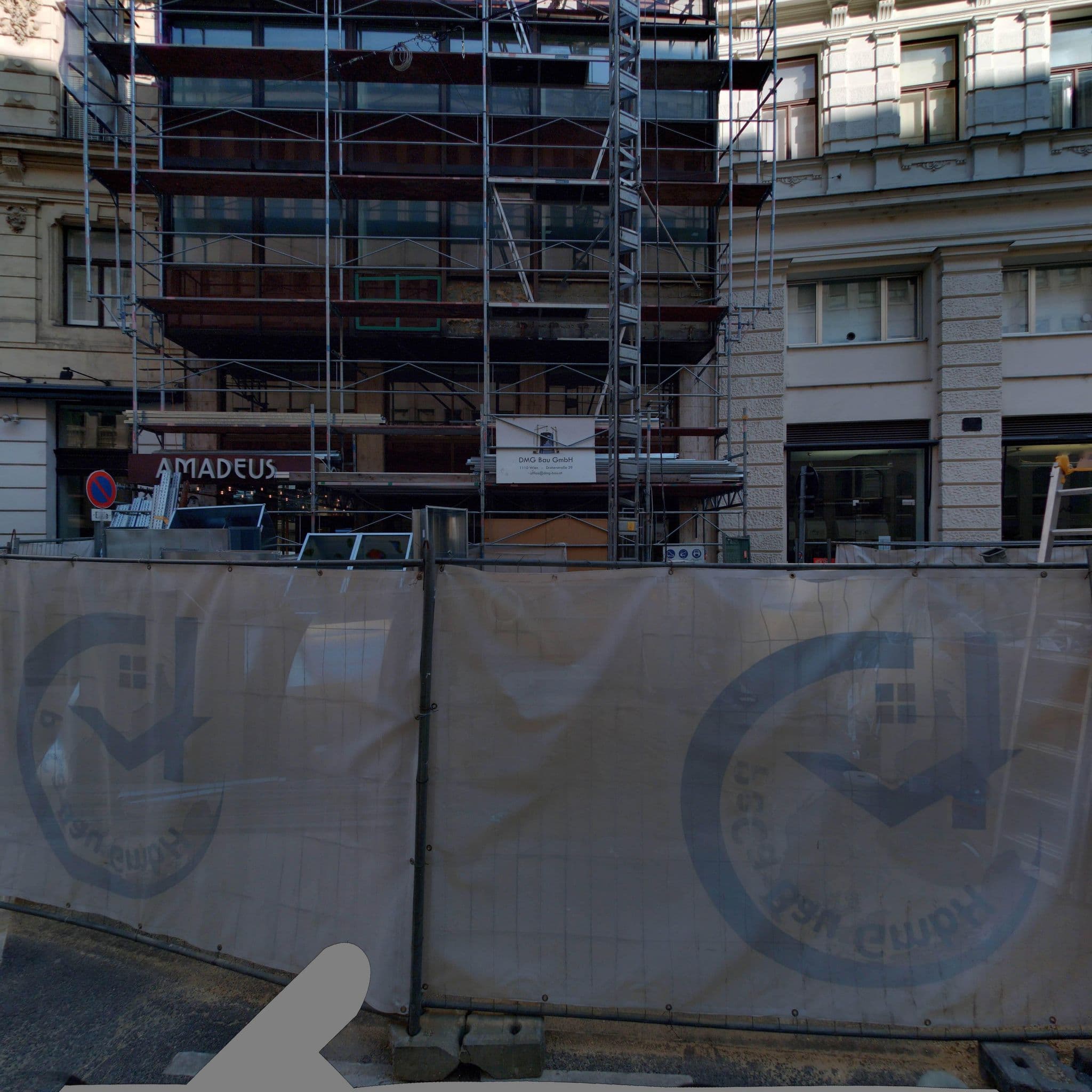 Street view near Amadeus, Innere Stadt — © eliasgander (CC BY-SA · Mapillary)