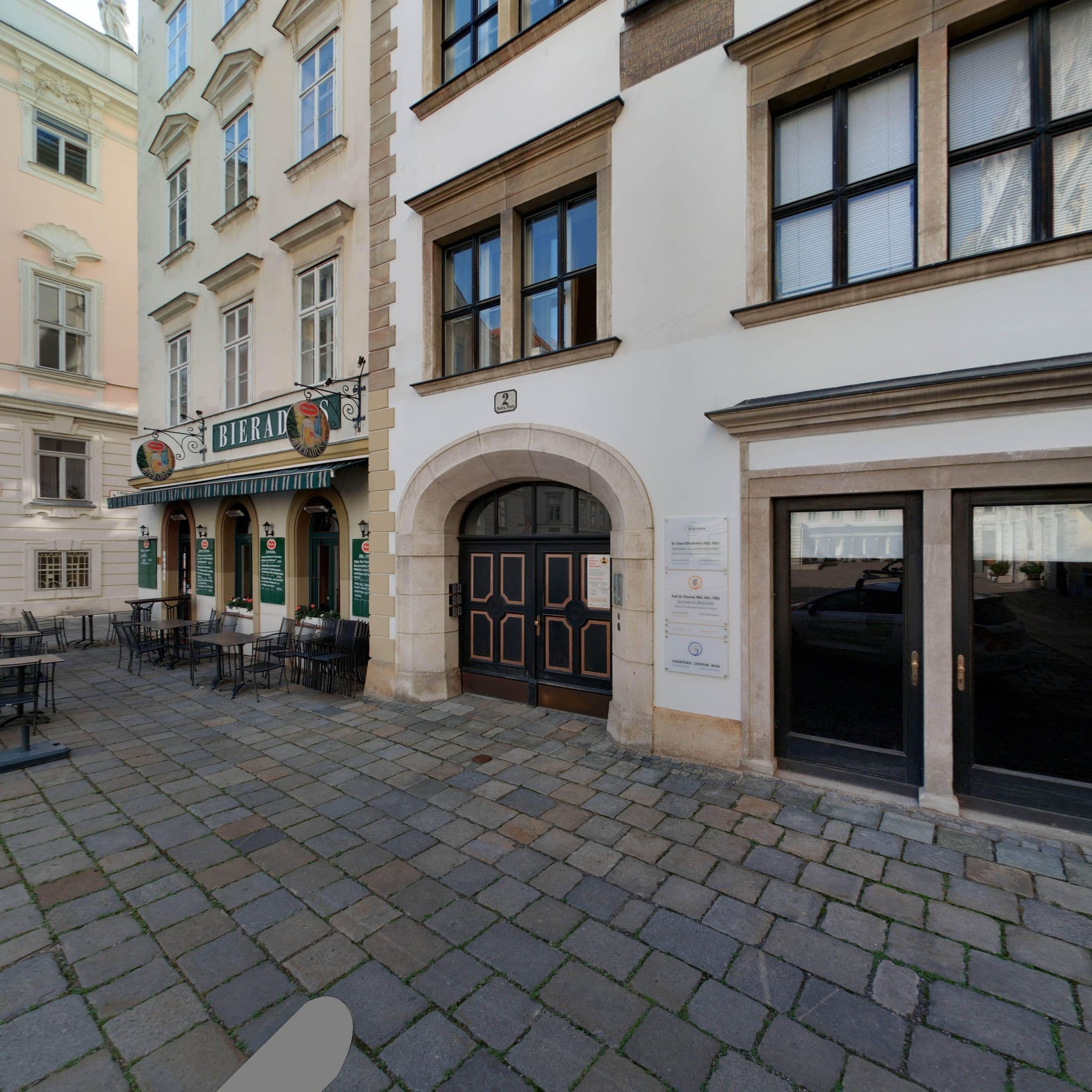 Street view near Fussgängerzone Designerapartment, Innere Stadt — © eliasgander (CC BY-SA · Mapillary)