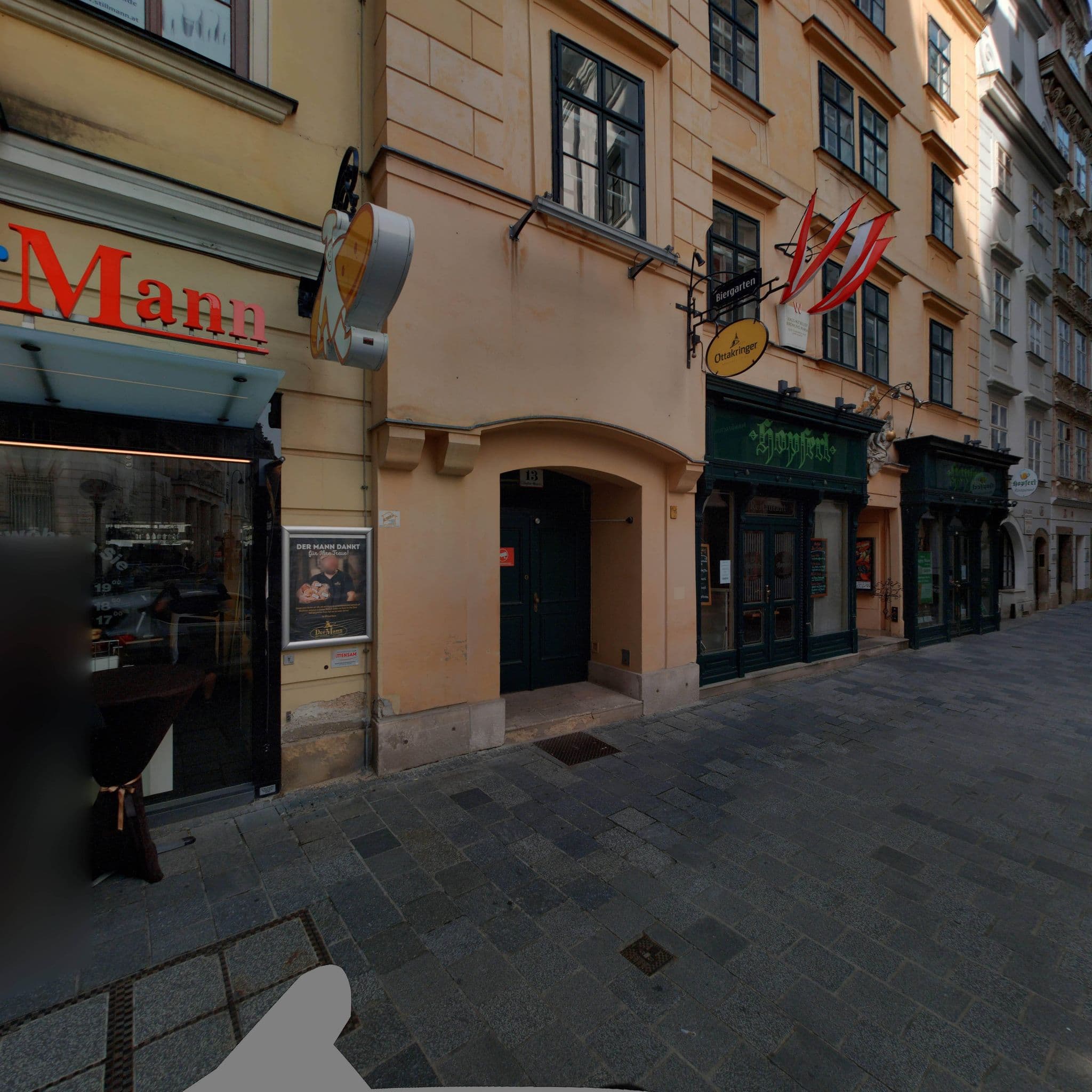 Street view near Chez Cliché, Innere Stadt — © eliasgander (CC BY-SA · Mapillary)