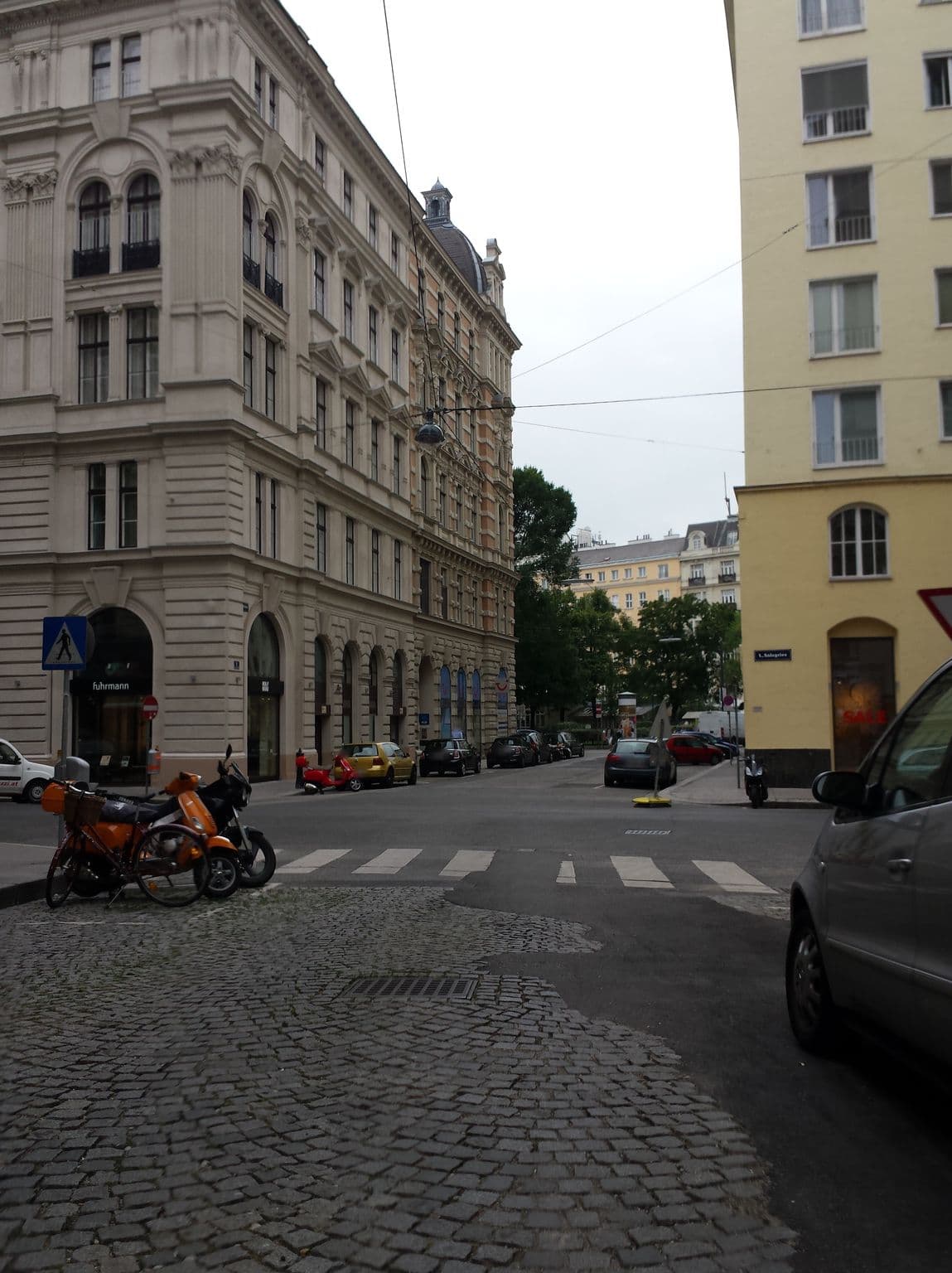 Street view near Textilvertrieb für Hotel und Gastgewerbe GmbH, Innere Stadt — © rudolfmayer (CC BY-SA · Mapillary)