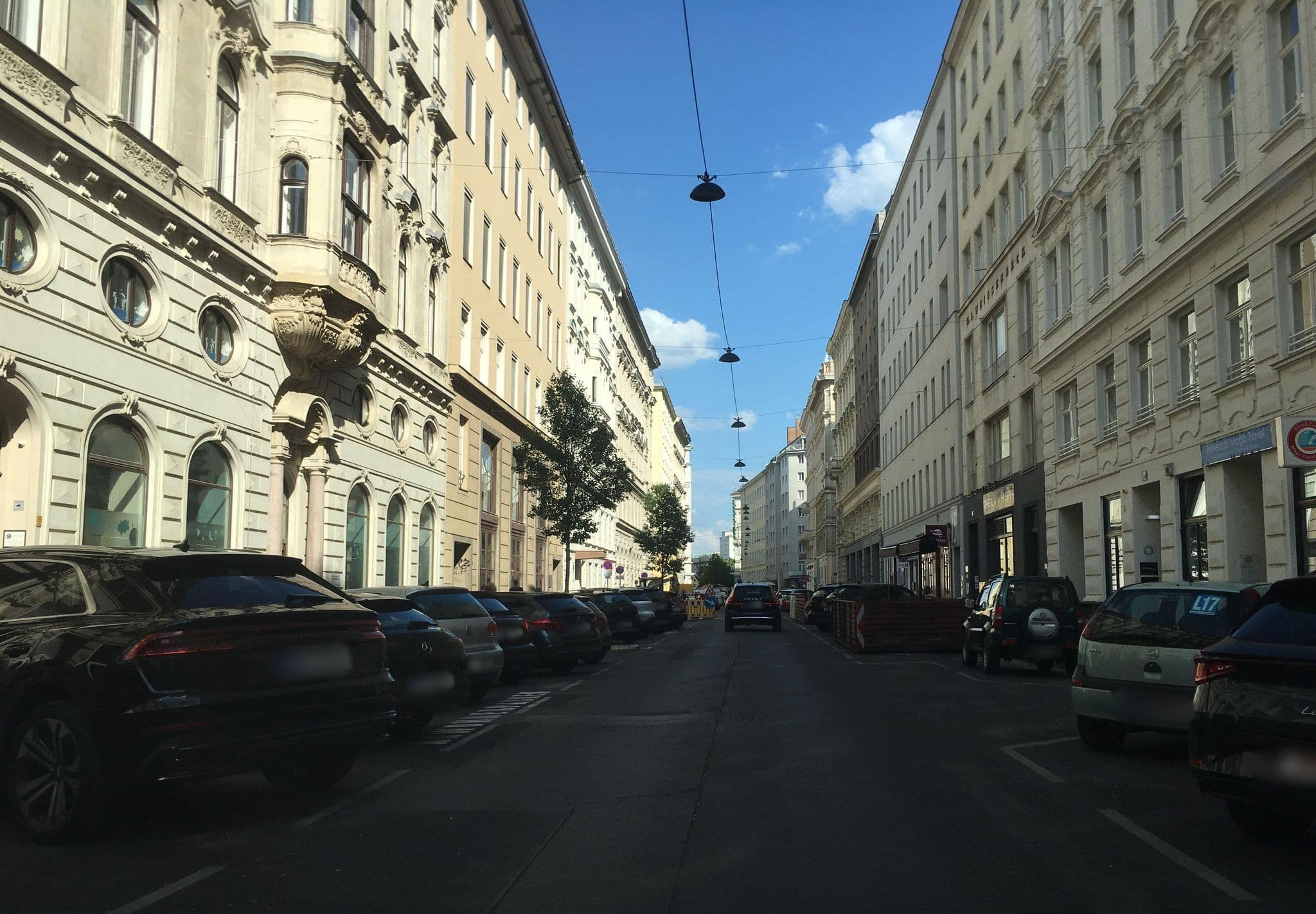 Street view near City Apartments am Passauerplatz, Innere Stadt — © istefanos (CC BY-SA · Mapillary)