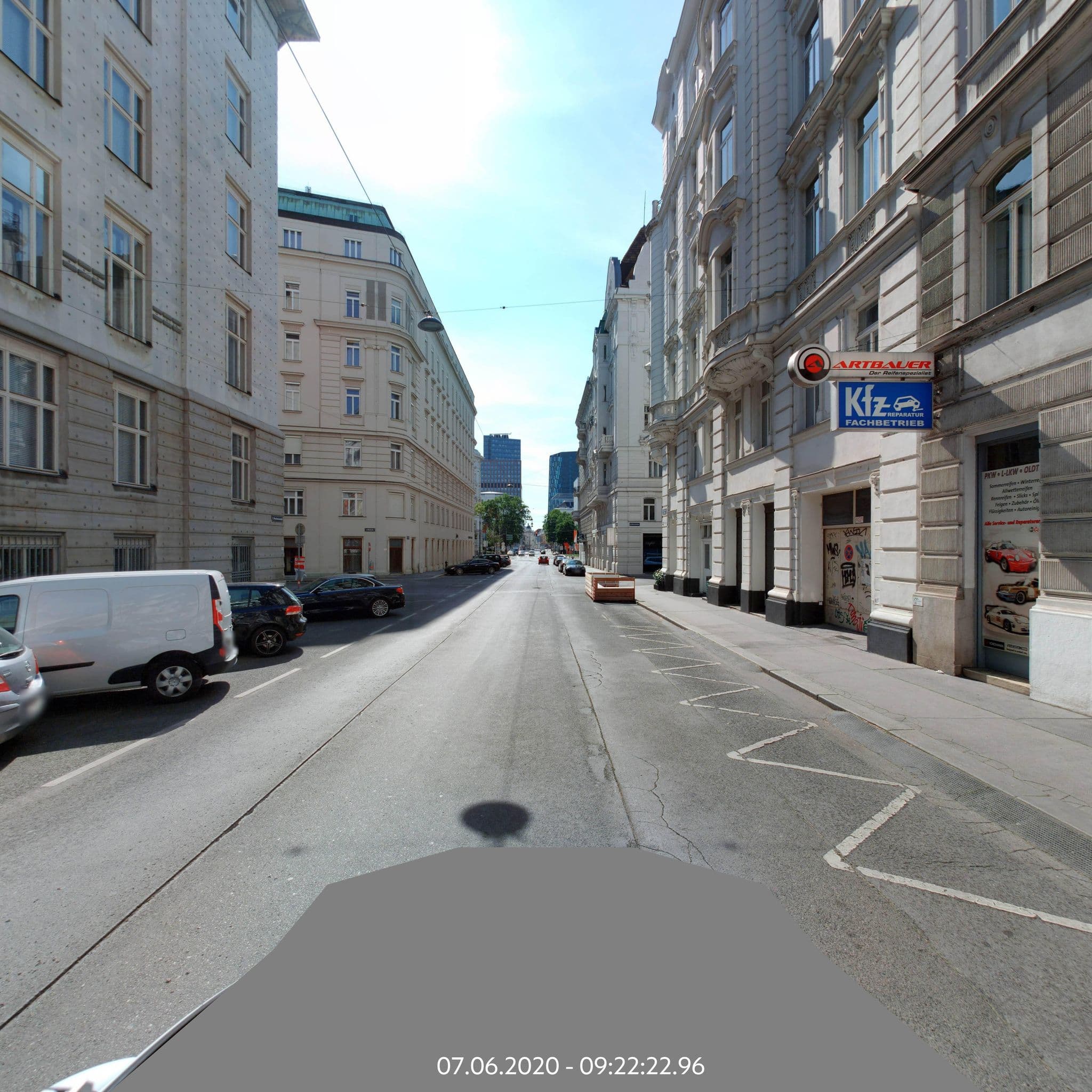 Street view near Hübner & Töchter OG, Vienna — © eliasgander (CC BY-SA · Mapillary)