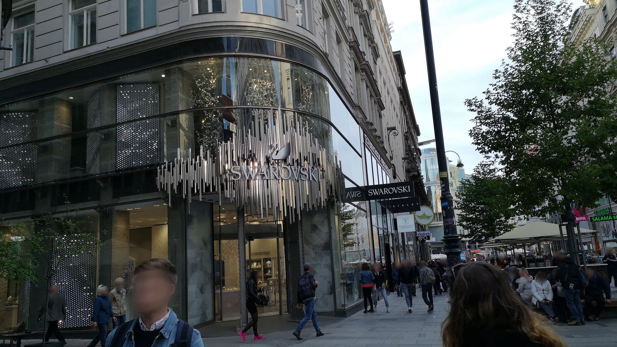 Street view near Top CCL Kaiserin Elisabeth Vie, Vienna — © rsandu (CC BY-SA · Mapillary)