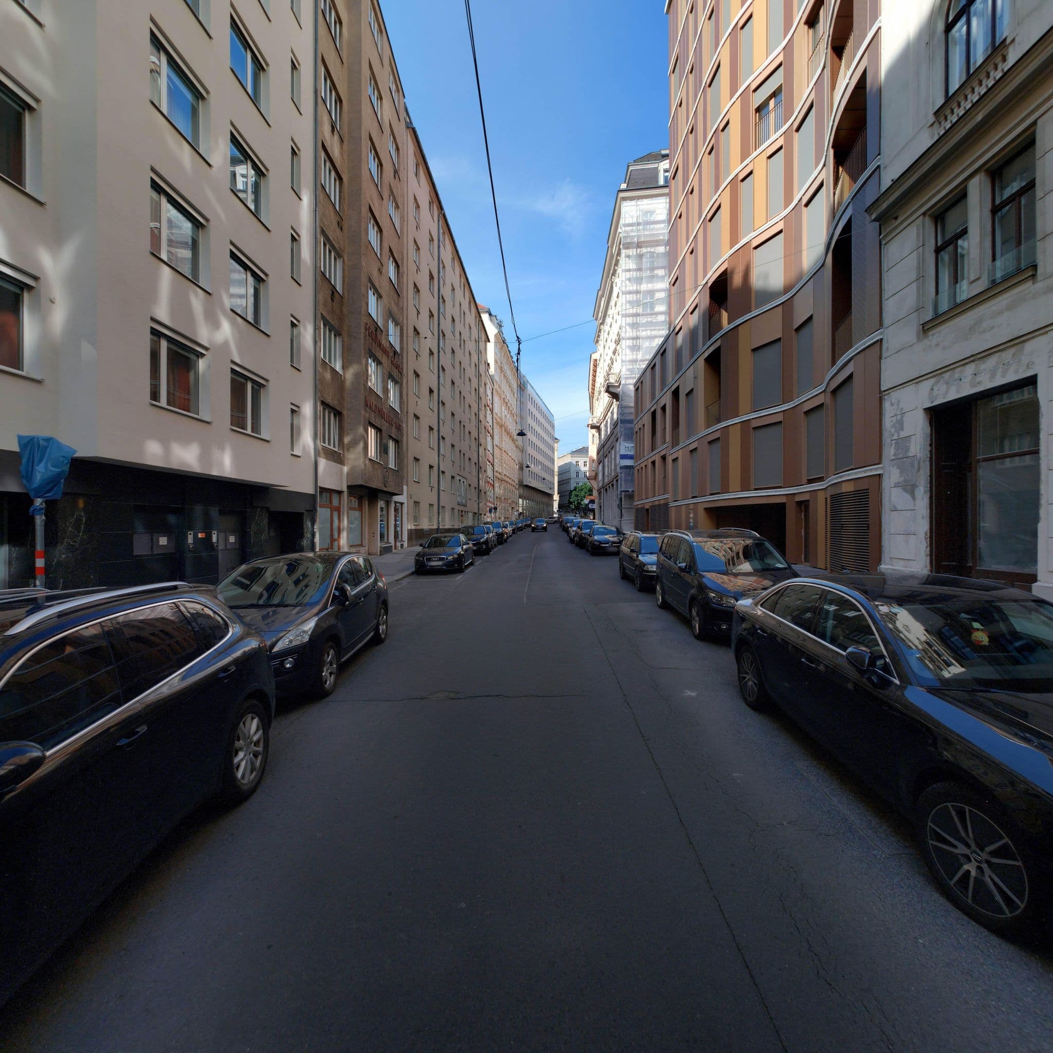 Street view near Tigra Hotel Wieser GmbH & Co., Innere Stadt — © eliasgander (CC BY-SA · Mapillary)
