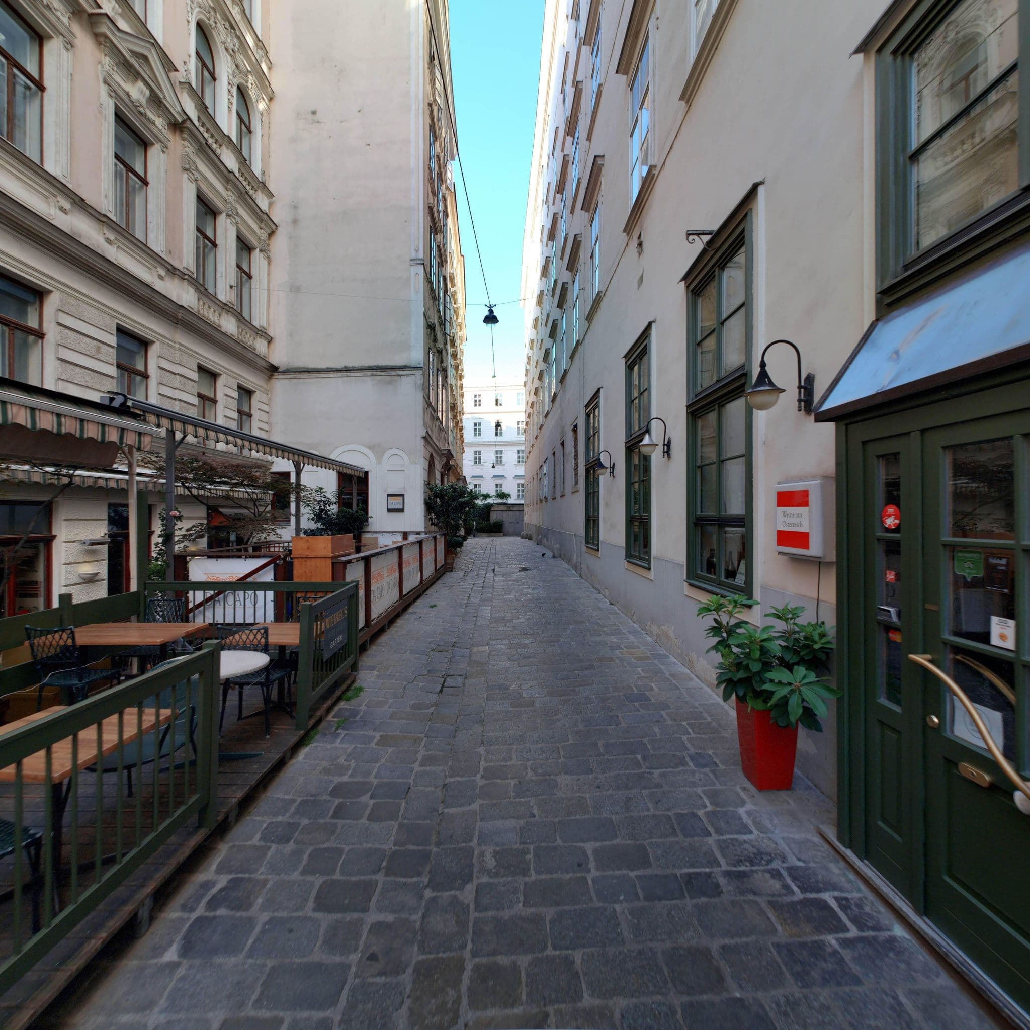 Street view near Kumpfgasse Premium by welcome2vienna, Vienna — © eliasgander (CC BY-SA · Mapillary)