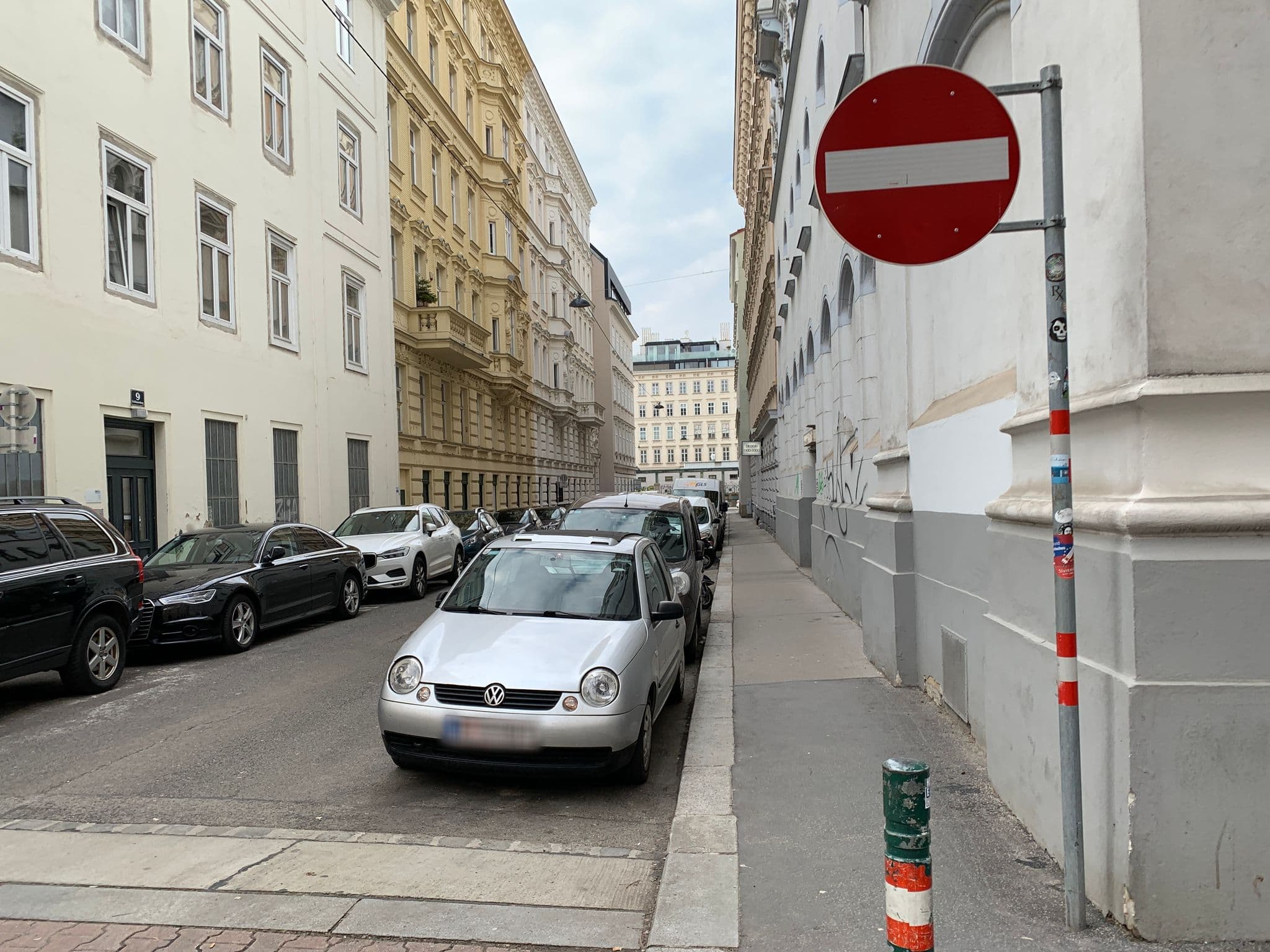 Street view near Apartment beim Naschmarkt, Mariahilf — © robot8a (CC BY-SA · Mapillary)
