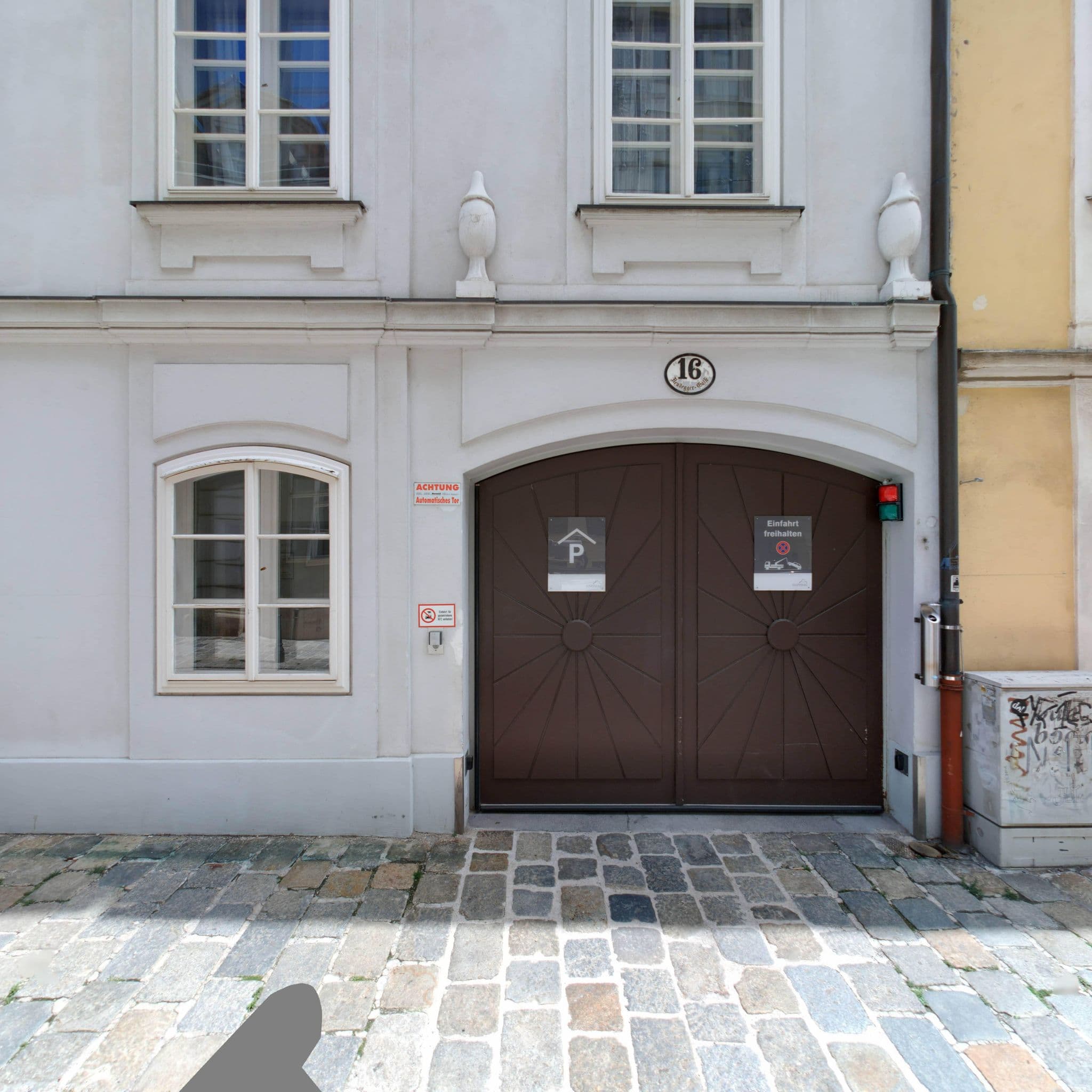 Street view near Hapimag Wien, Josefstadt — © eliasgander (CC BY-SA · Mapillary)