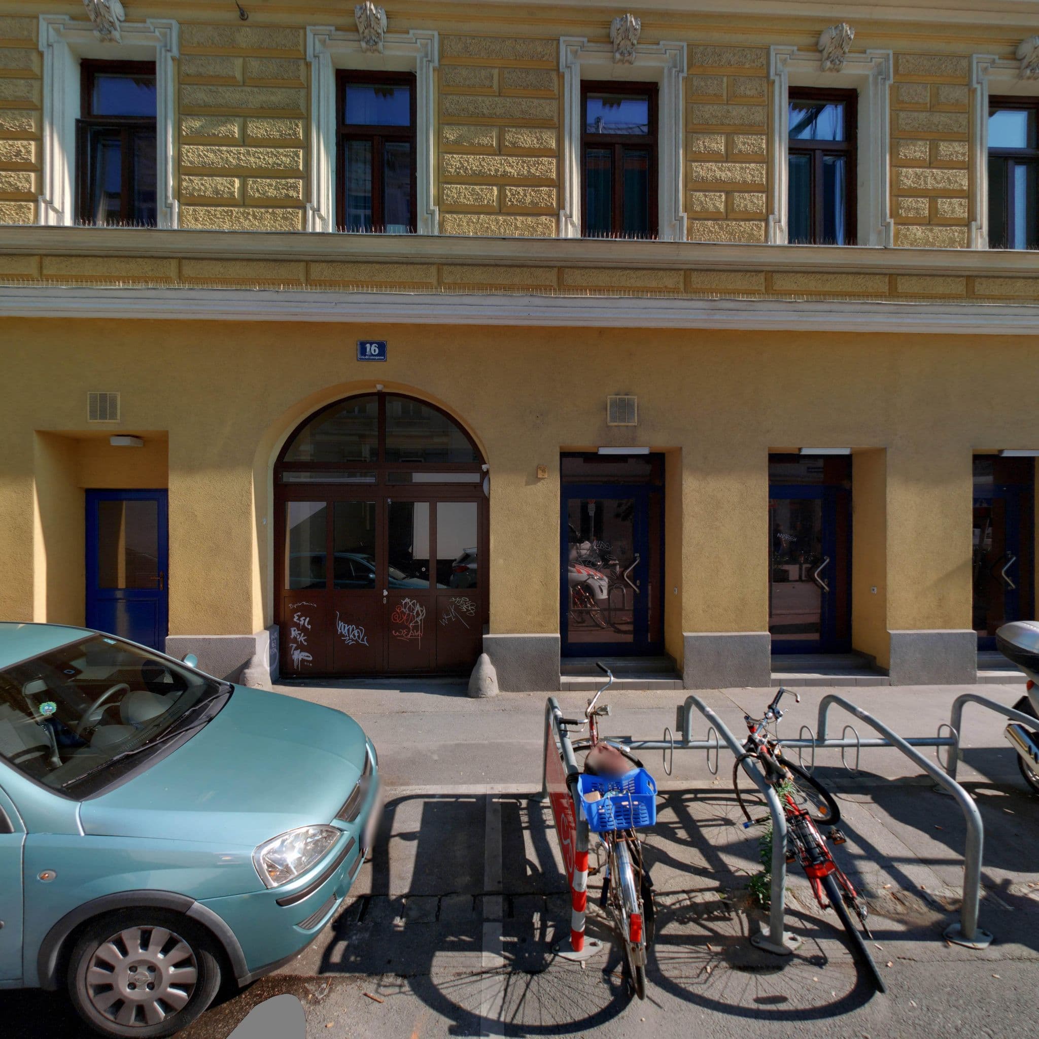 Street view near HTM Hotel und Tourismus Management GmbH, Josefstadt — © eliasgander (CC BY-SA · Mapillary)