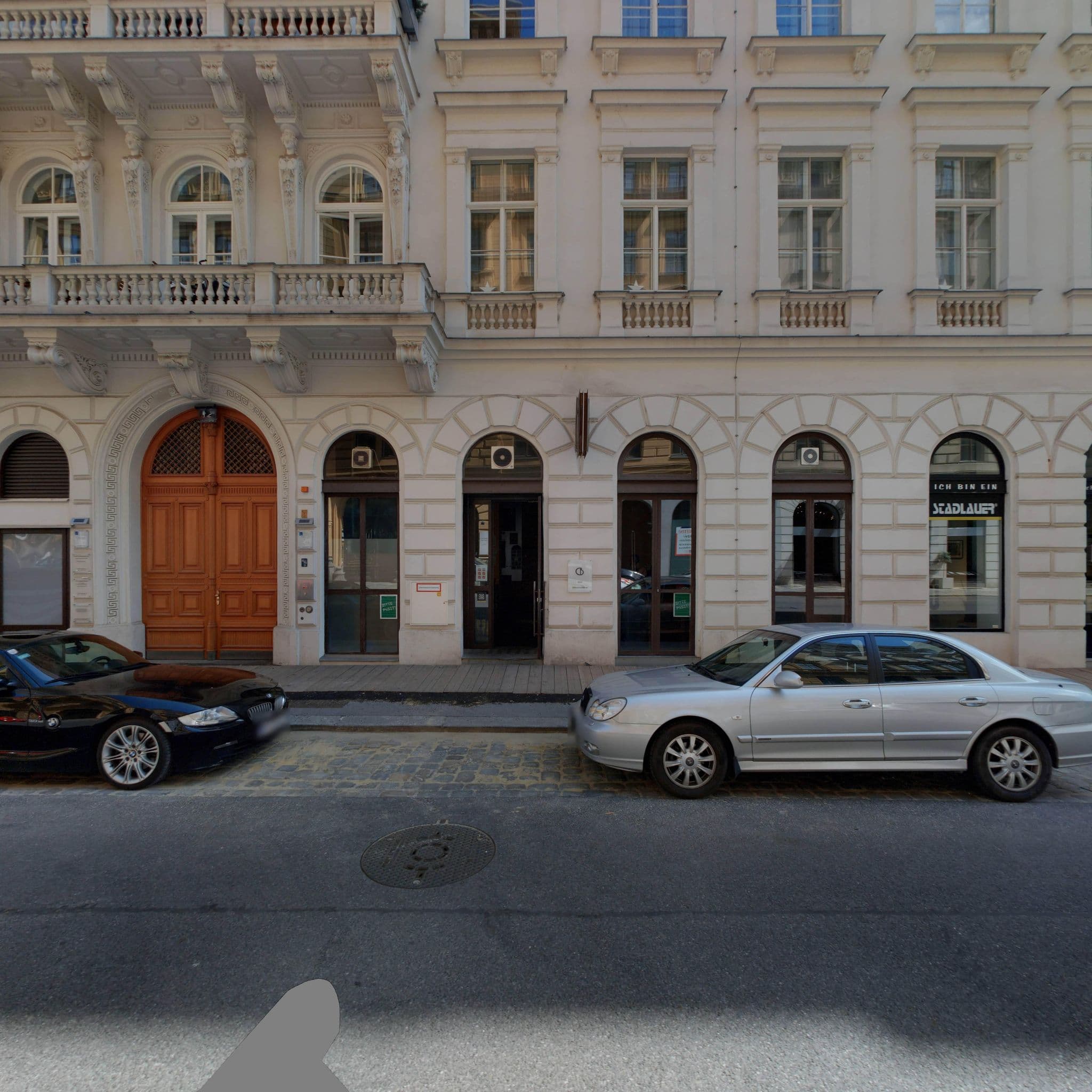 Street view near La Perla Vintage-Apartments - contactless check in, Innere Stadt — © eliasgander (CC BY-SA · Mapillary)