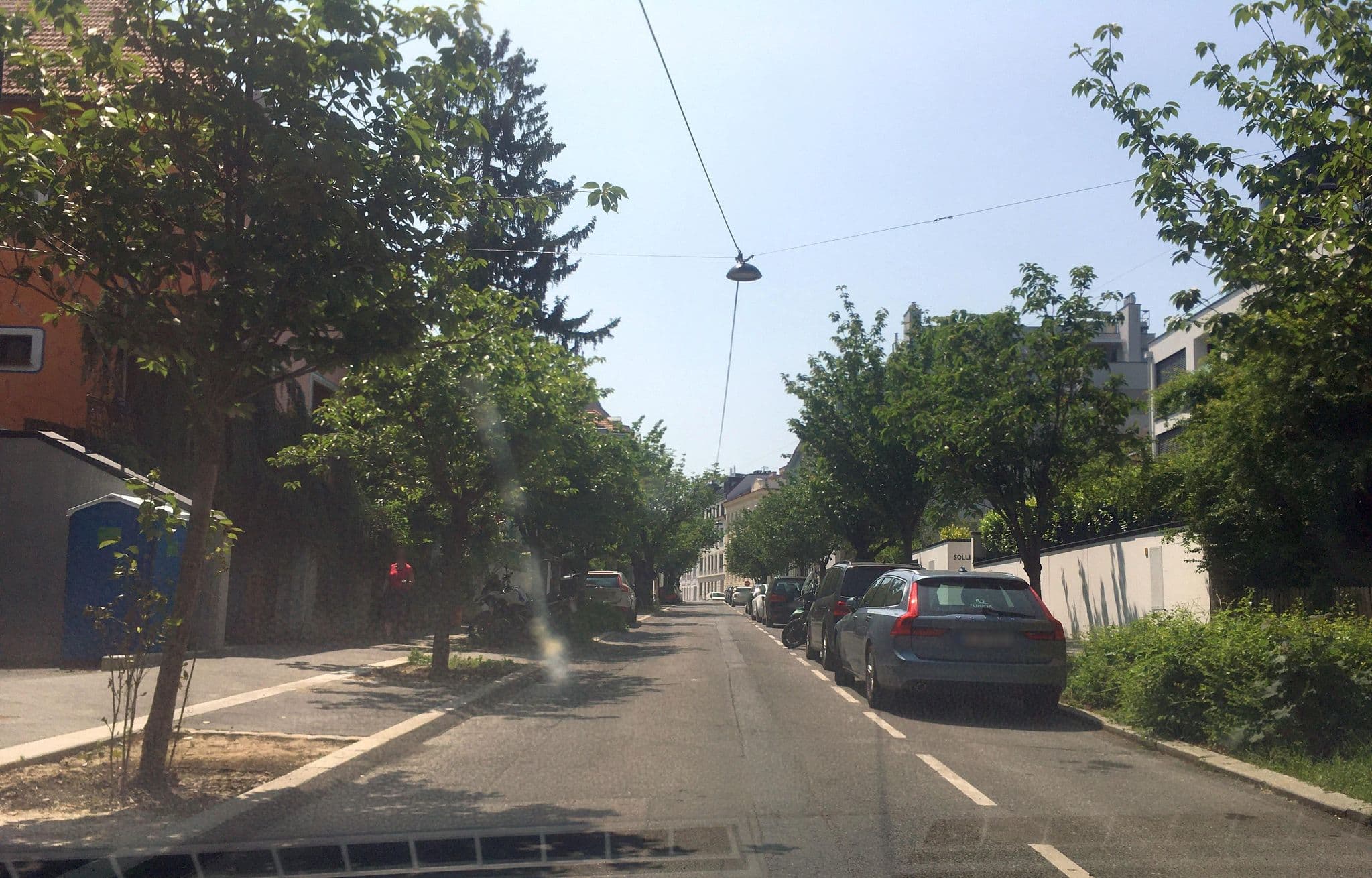 Street view near Gemütliches Appartment im Nobelbezirk Wiens, Döbling — © istefanos (CC BY-SA · Mapillary)