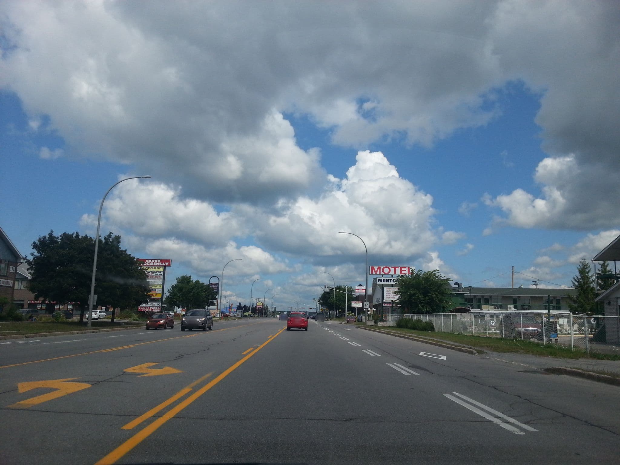 Street view near Motel Du Chevalier, Gatineau — © thelogicalviolinist (CC BY-SA · Mapillary)