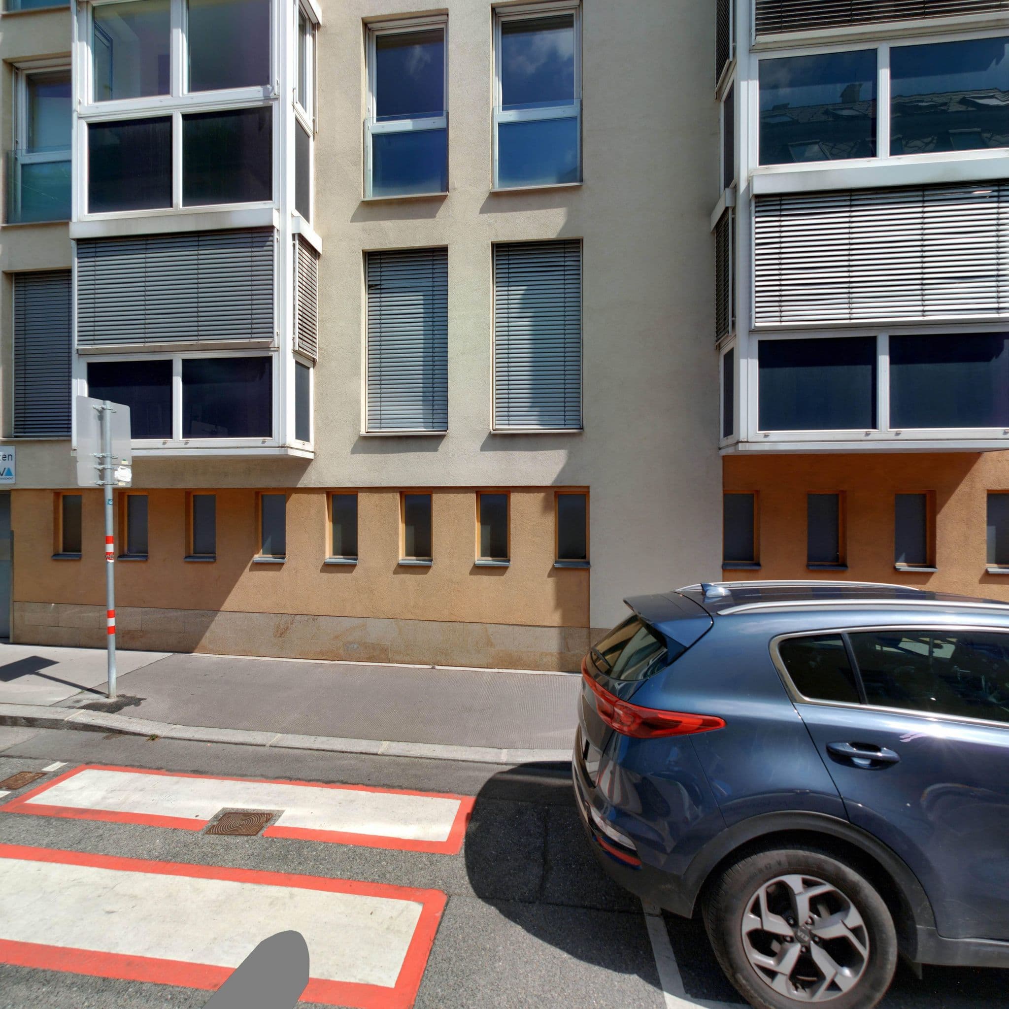 Street view near Hotel Michelbeuern, Währing — © eliasgander (CC BY-SA · Mapillary)