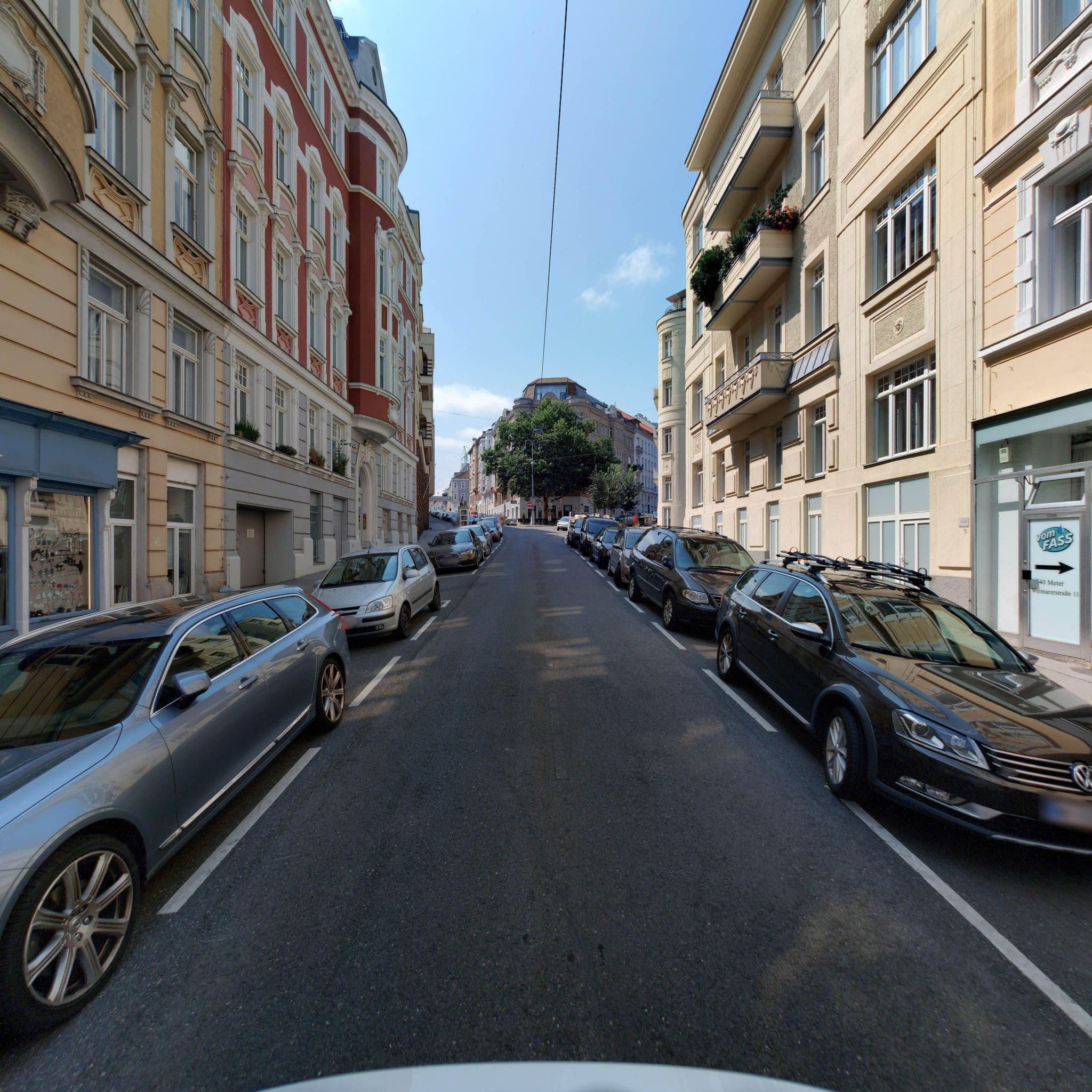 Street view near SHERMIN Handelsgesellschaft m.b.H., Währing — © eliasgander (CC BY-SA · Mapillary)