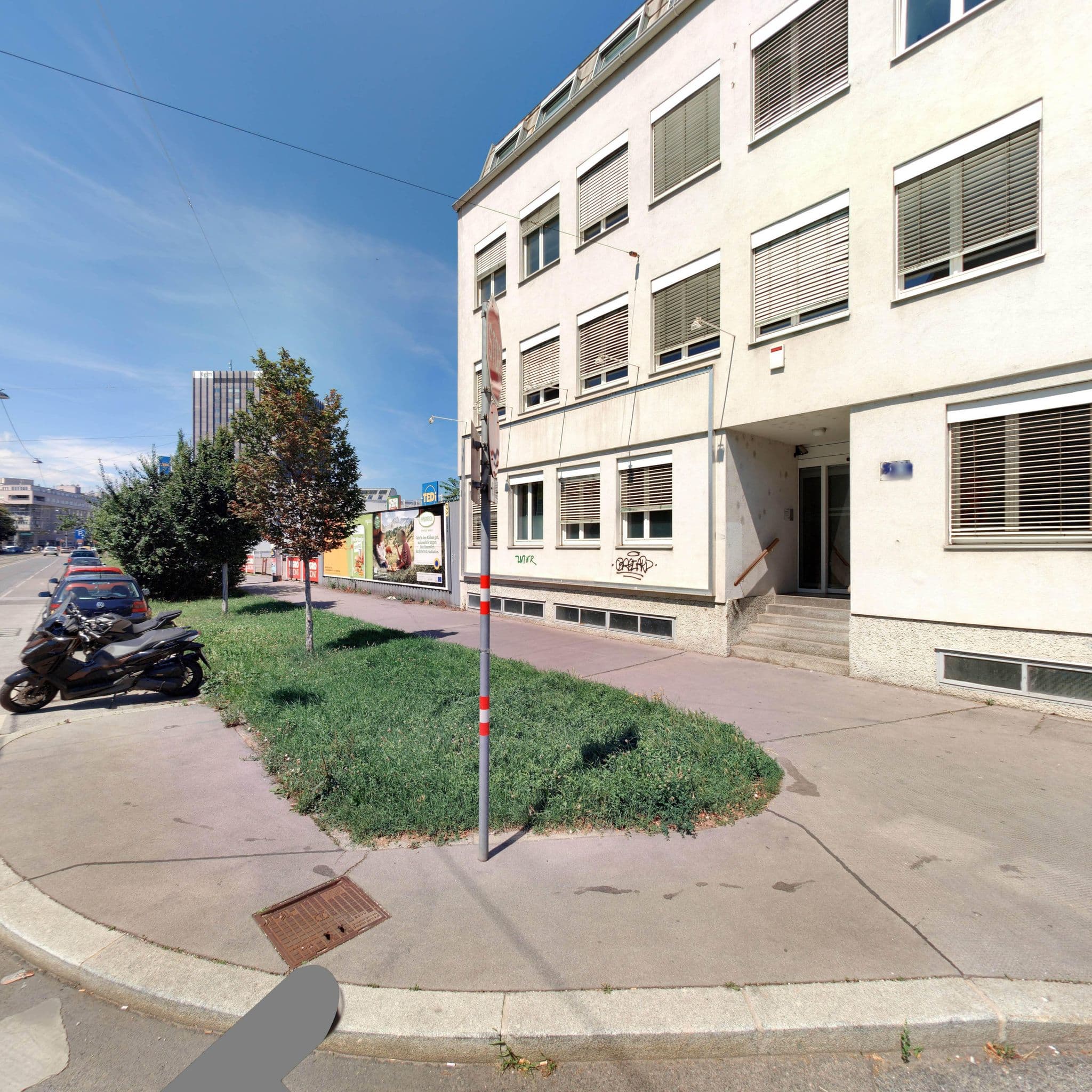 Street view near Capri Reisebuero am Spitz Unternehmensverwaltungs Ges., Brigittenau — © eliasgander (CC BY-SA · Mapillary)