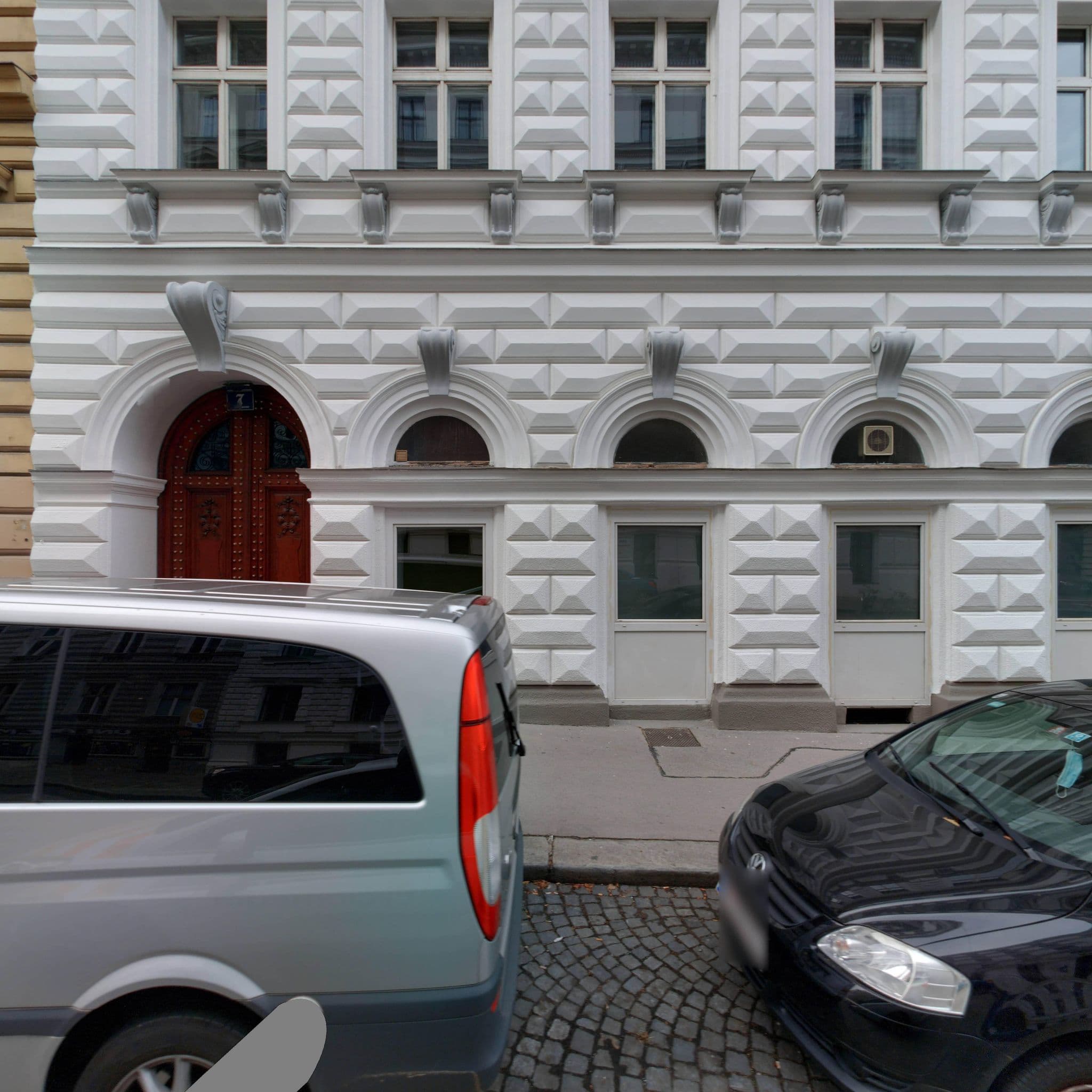 Street view near Bluma Gross, Alsergrund — © eliasgander (CC BY-SA · Mapillary)