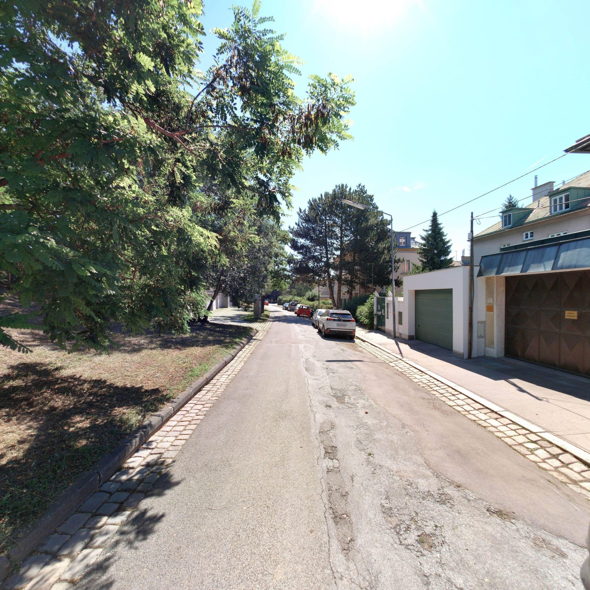 Street view near CO bkk Betriebs GmbH, Döbling — © eliasgander (CC BY-SA · Mapillary)