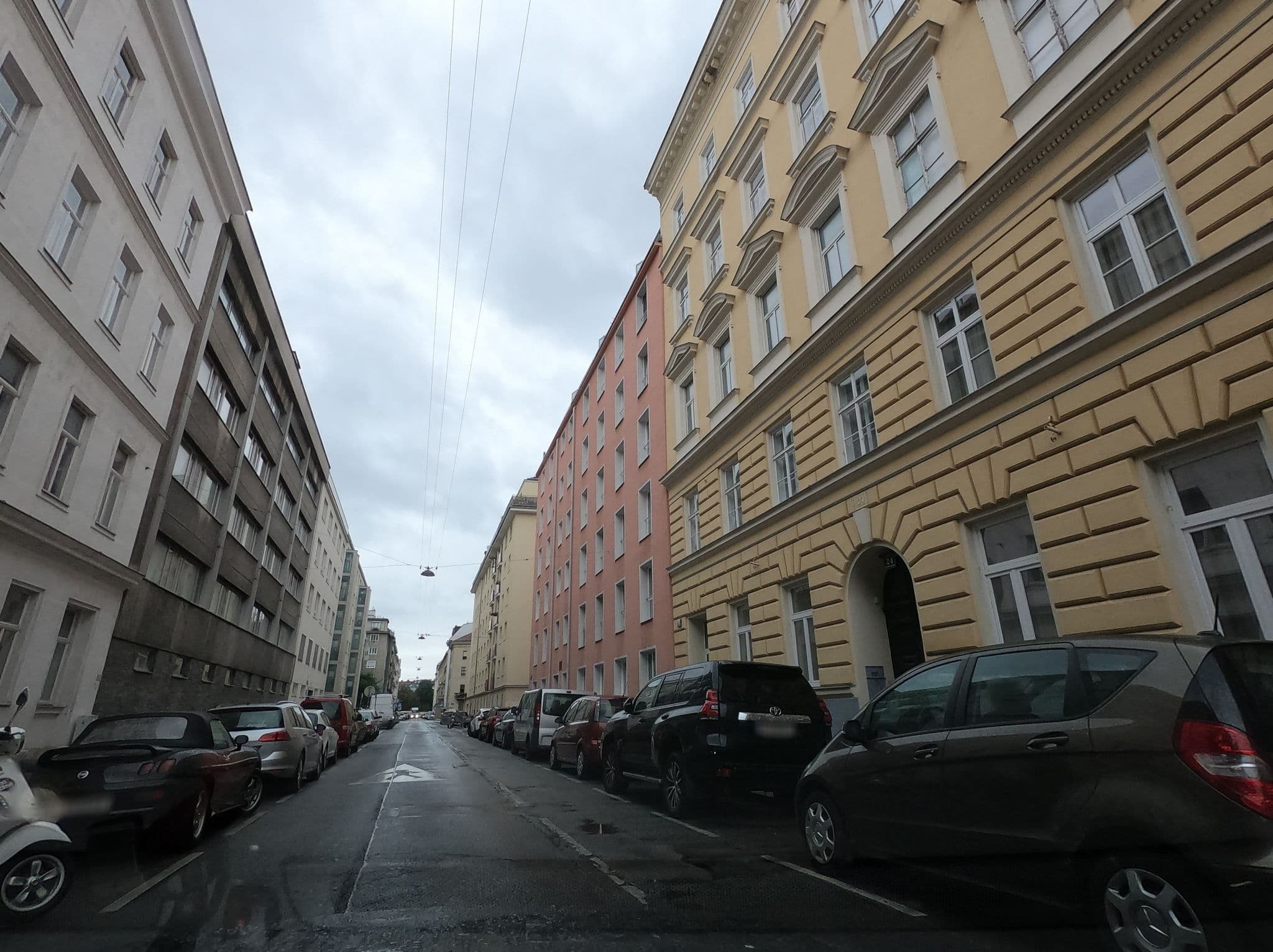 Street view near Nicos Mama, Innere Stadt — © richlv (CC BY-SA · Mapillary)