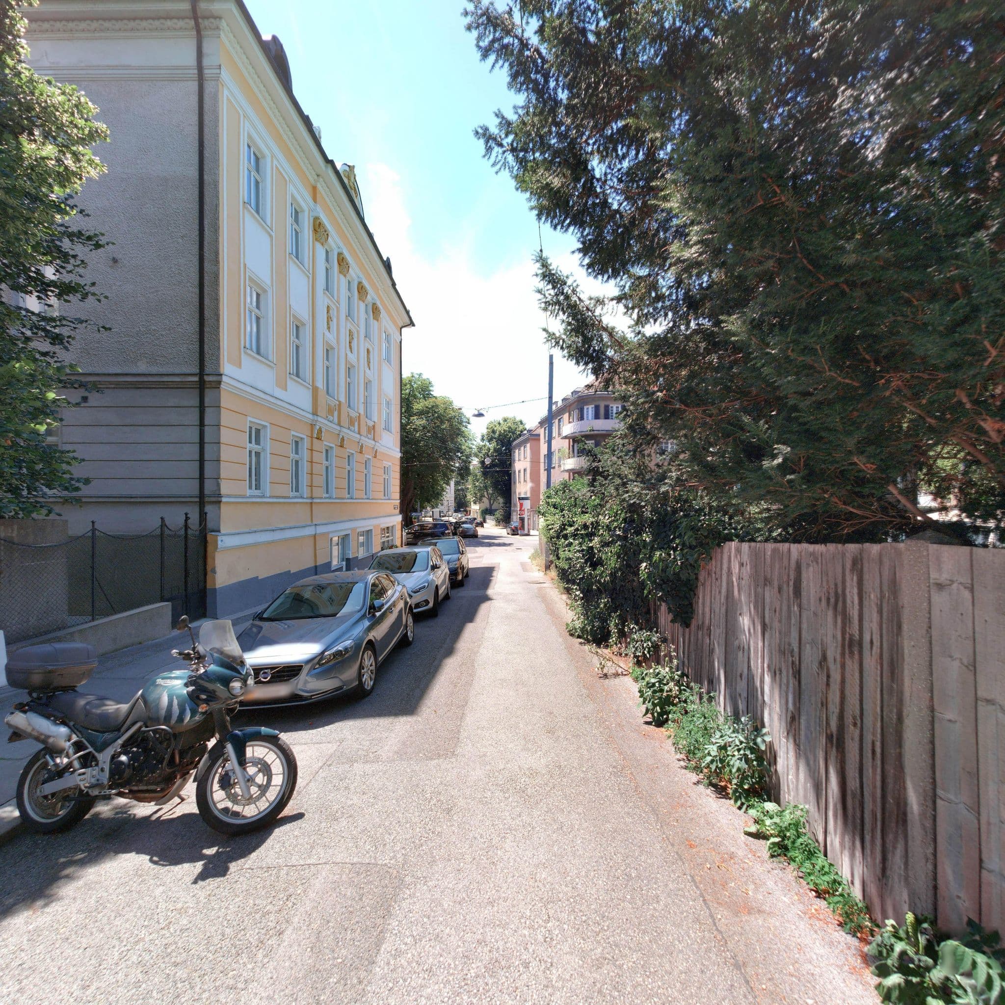 Street view near GoVienna - Charming Studio, Döbling — © eliasgander (CC BY-SA · Mapillary)