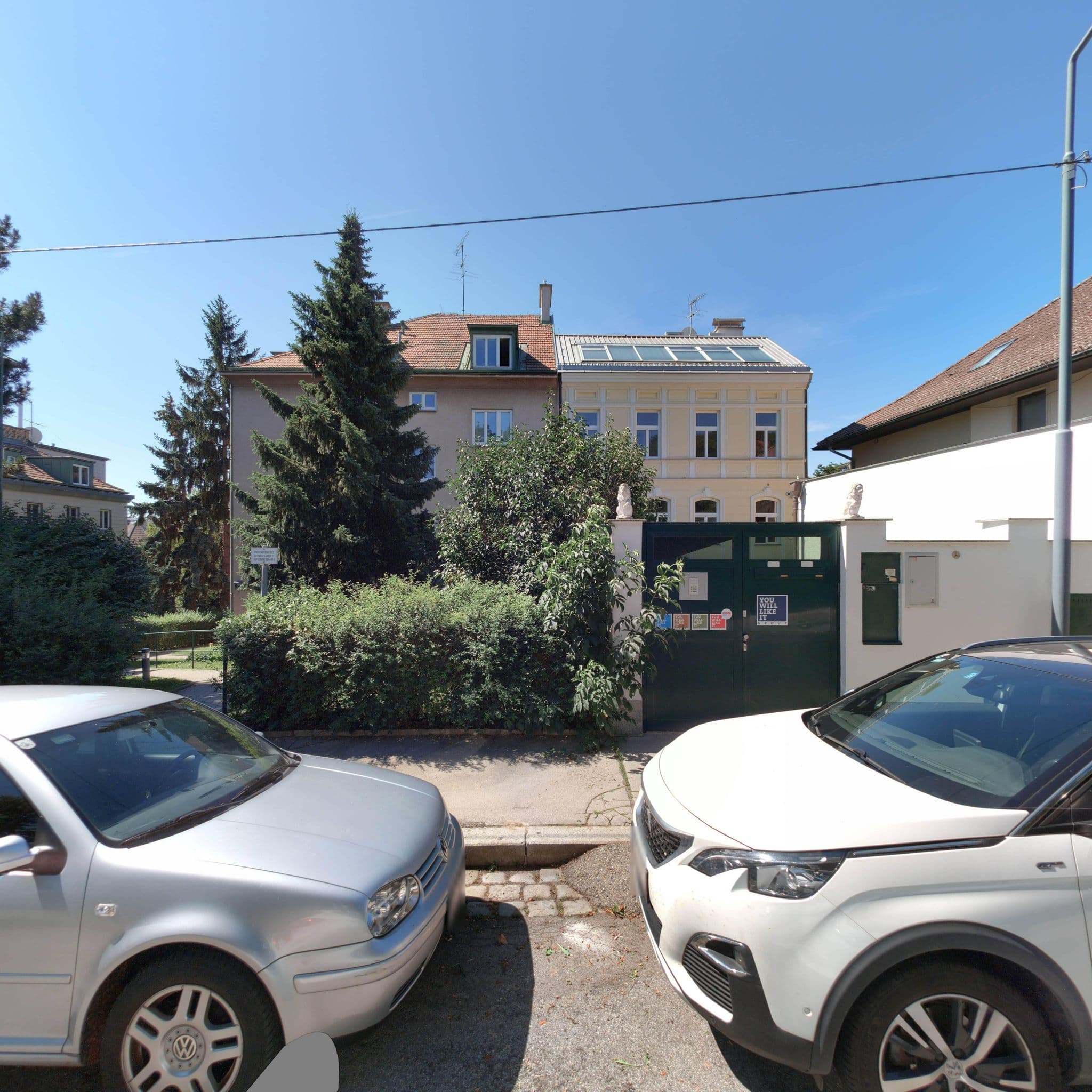 Street view near You Will Like It Group GmbH, Döbling — © eliasgander (CC BY-SA · Mapillary)