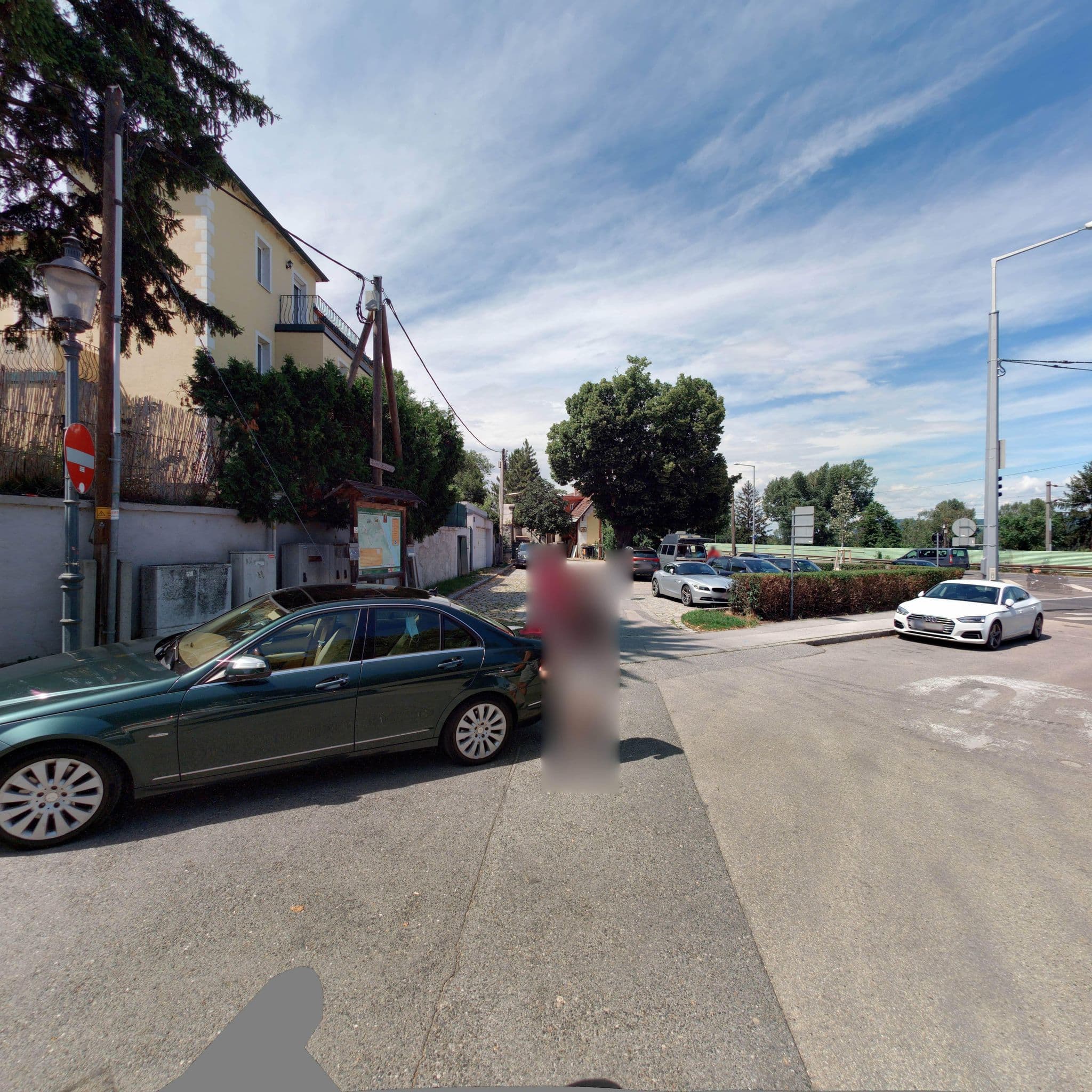Street view near Apartment Vindobona, Döbling — © eliasgander (CC BY-SA · Mapillary)
