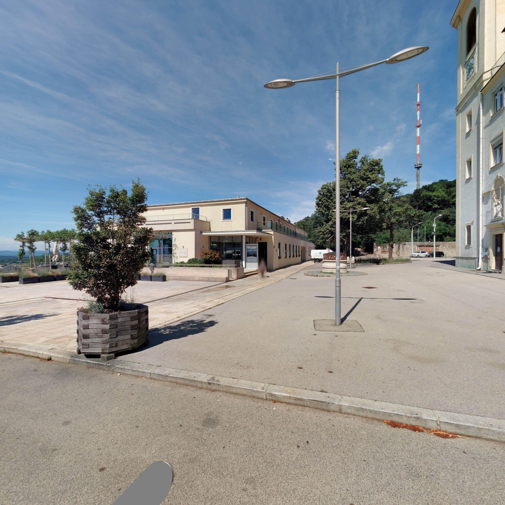 Street view near Austria Trend Kahlenberg Hotel Vienna, Weidling — © eliasgander (CC BY-SA · Mapillary)