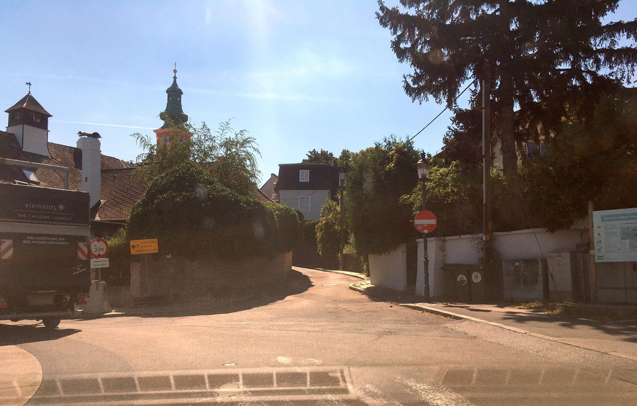 Street view near Eller Apartments OG, Döbling — © istefanos (CC BY-SA · Mapillary)